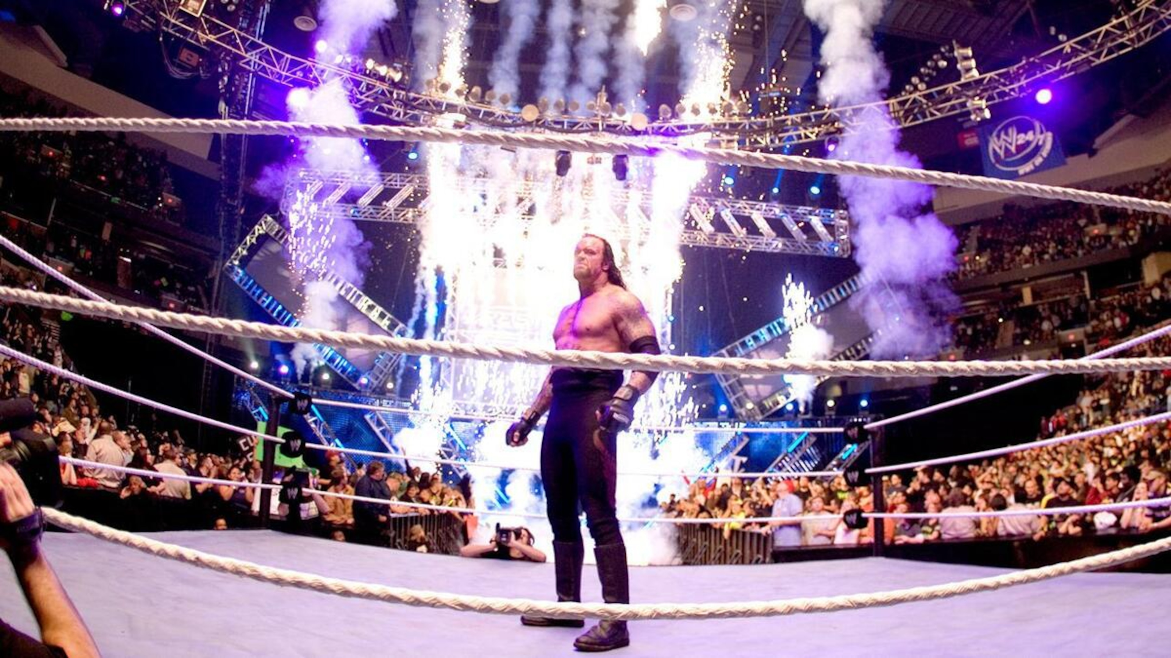 Undertaker wins the 2007 WWE Royal Rumble Match Undertaker wins the 2007 WWE Royal Rumble Match