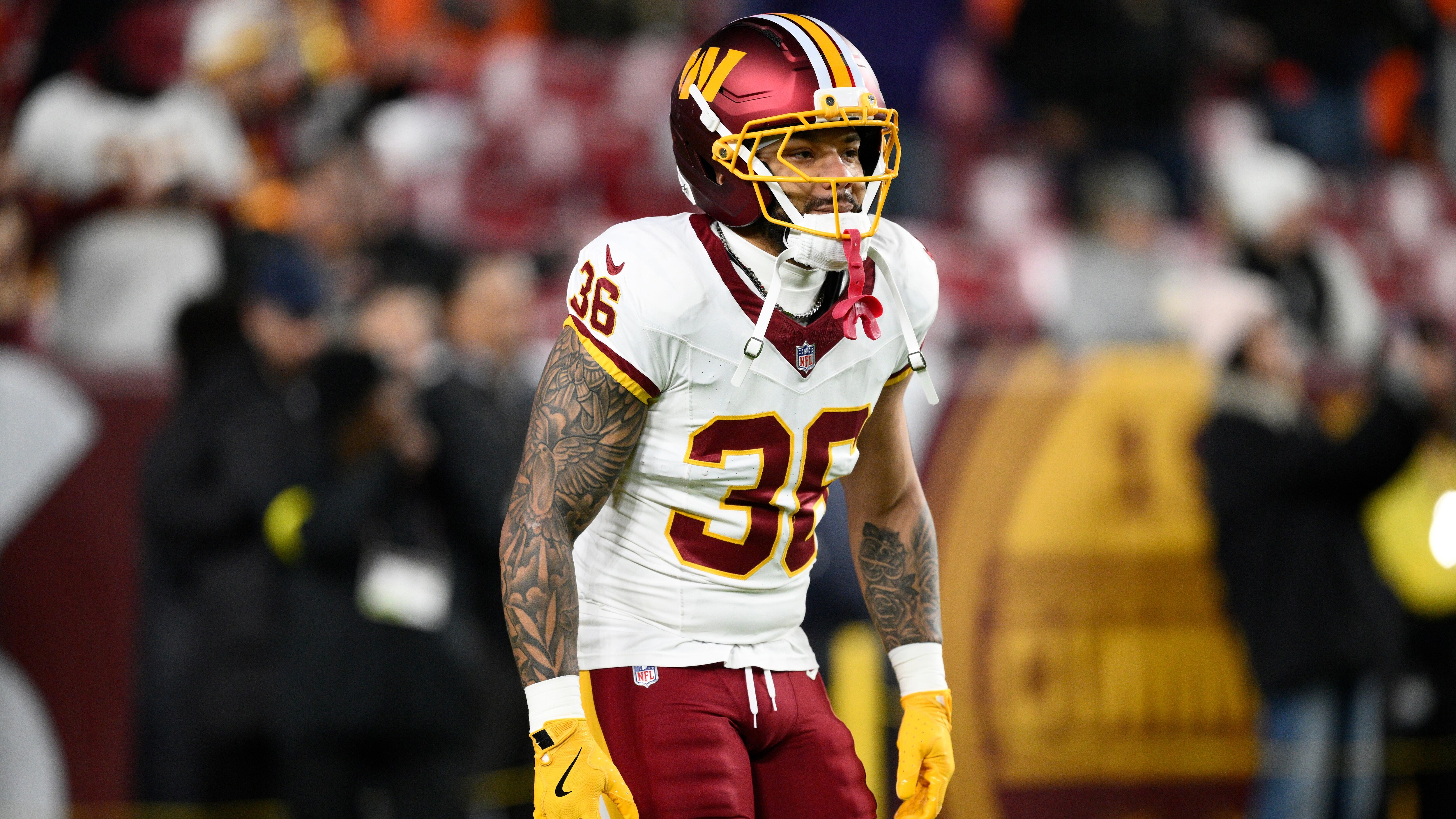 Broncos Commanders Football