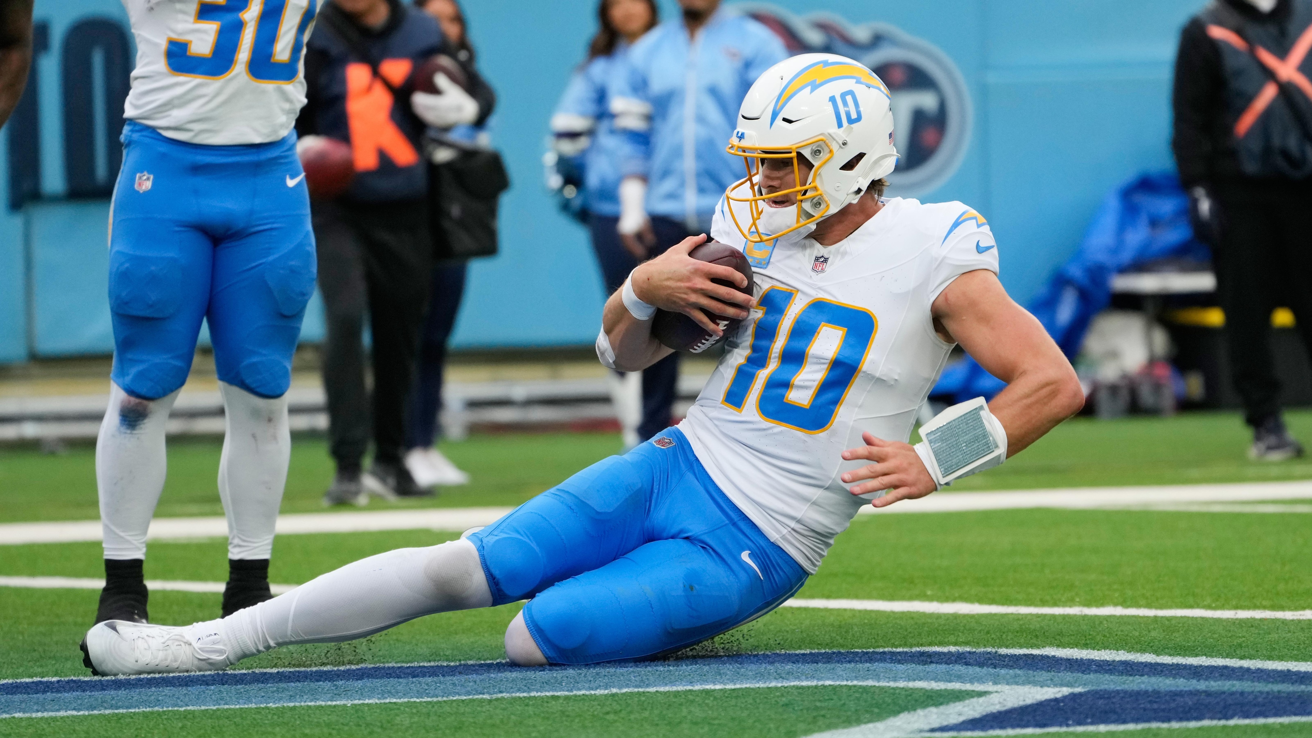 Chargers Titans Football