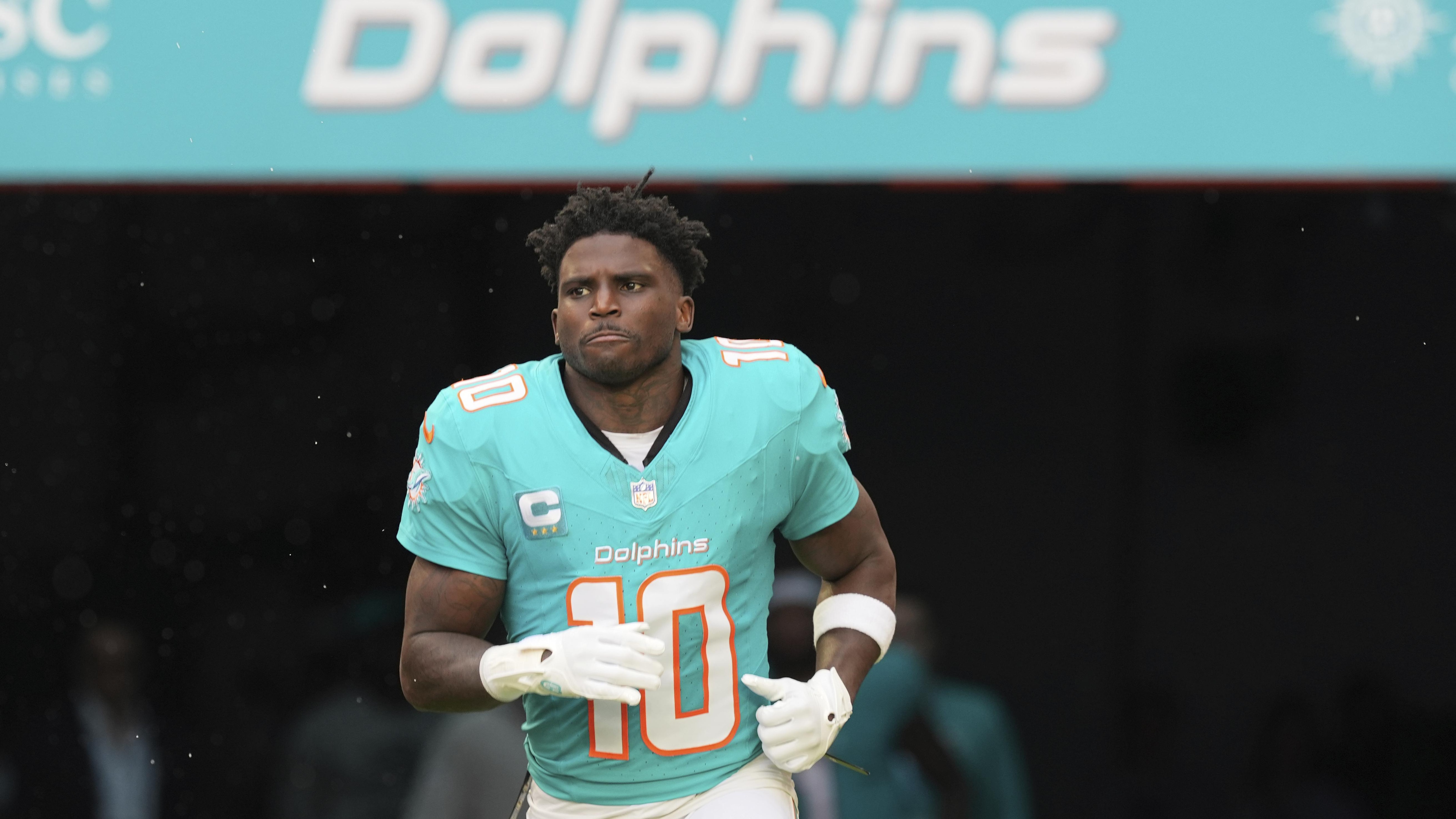 Dolphins’ Tyreek Hill Posts Track Video After Getting 98 Speed Rating in Madden NFL 26