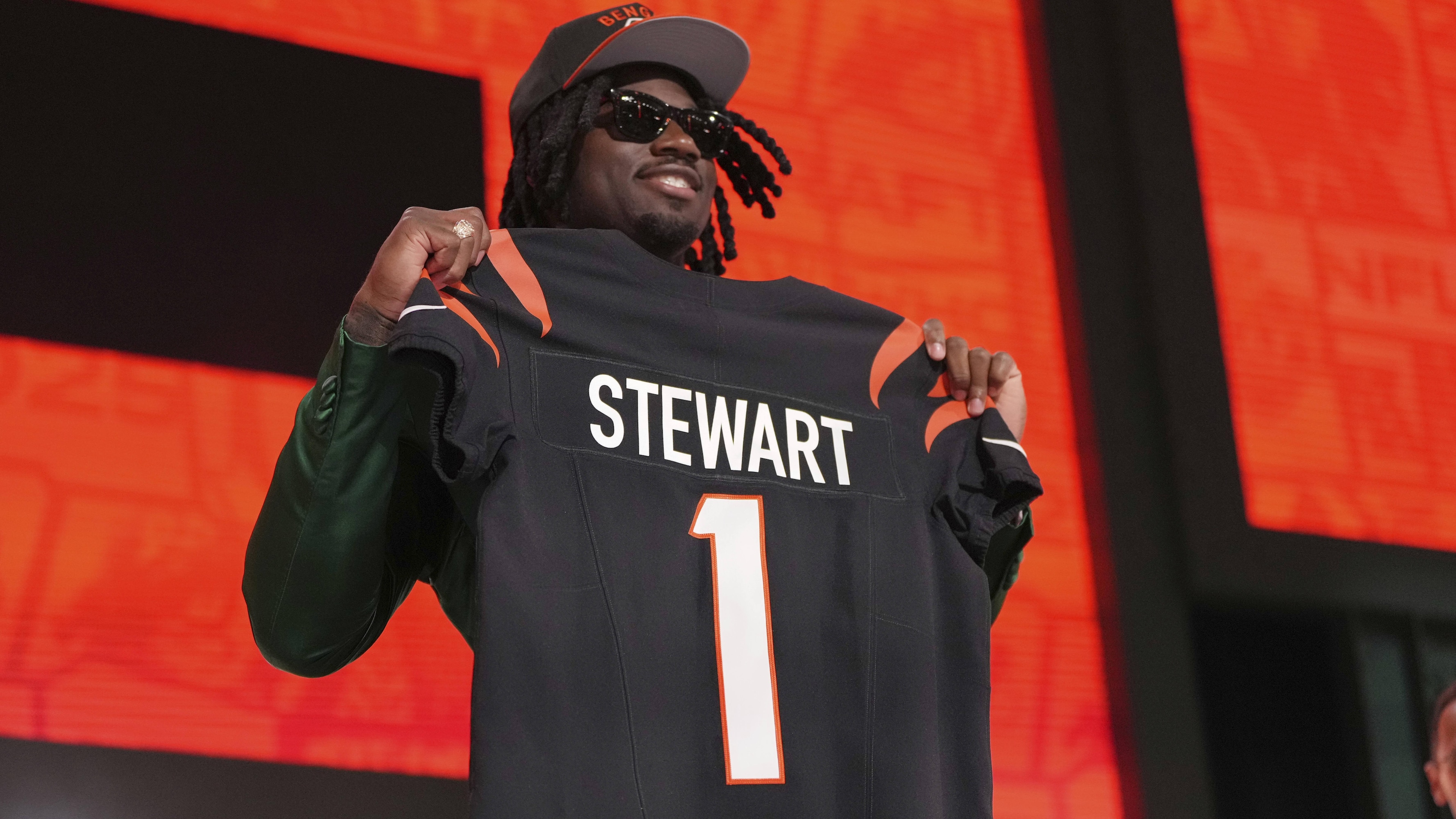 Where Shemar Stewart Ranks Among Biggest Contract Blunders of the 2025 NFL Offseason