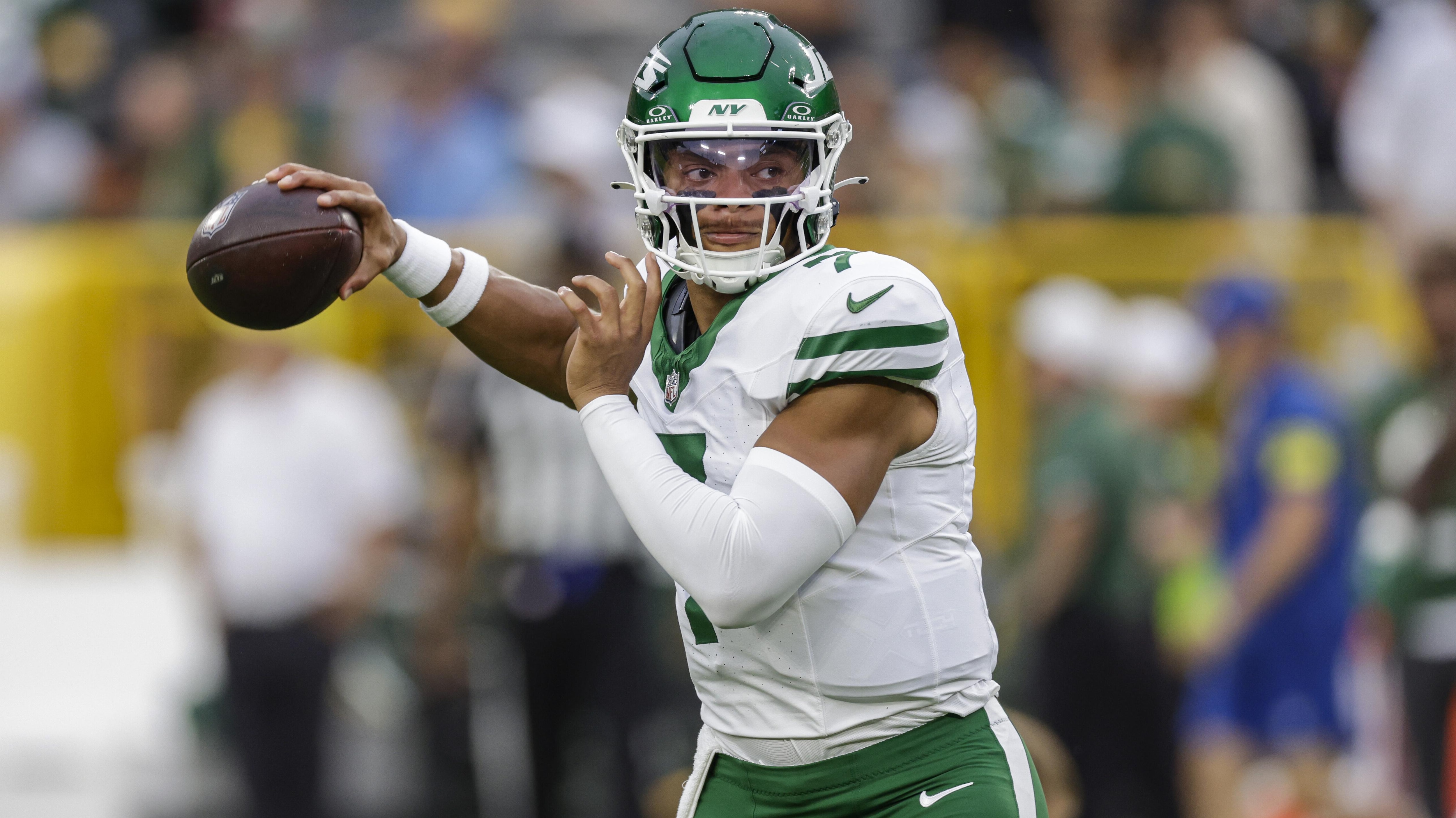 Jets’ Justin Fields Says ‘There’s No Storyline for Me’ in Game vs. Rodgers, Steelers