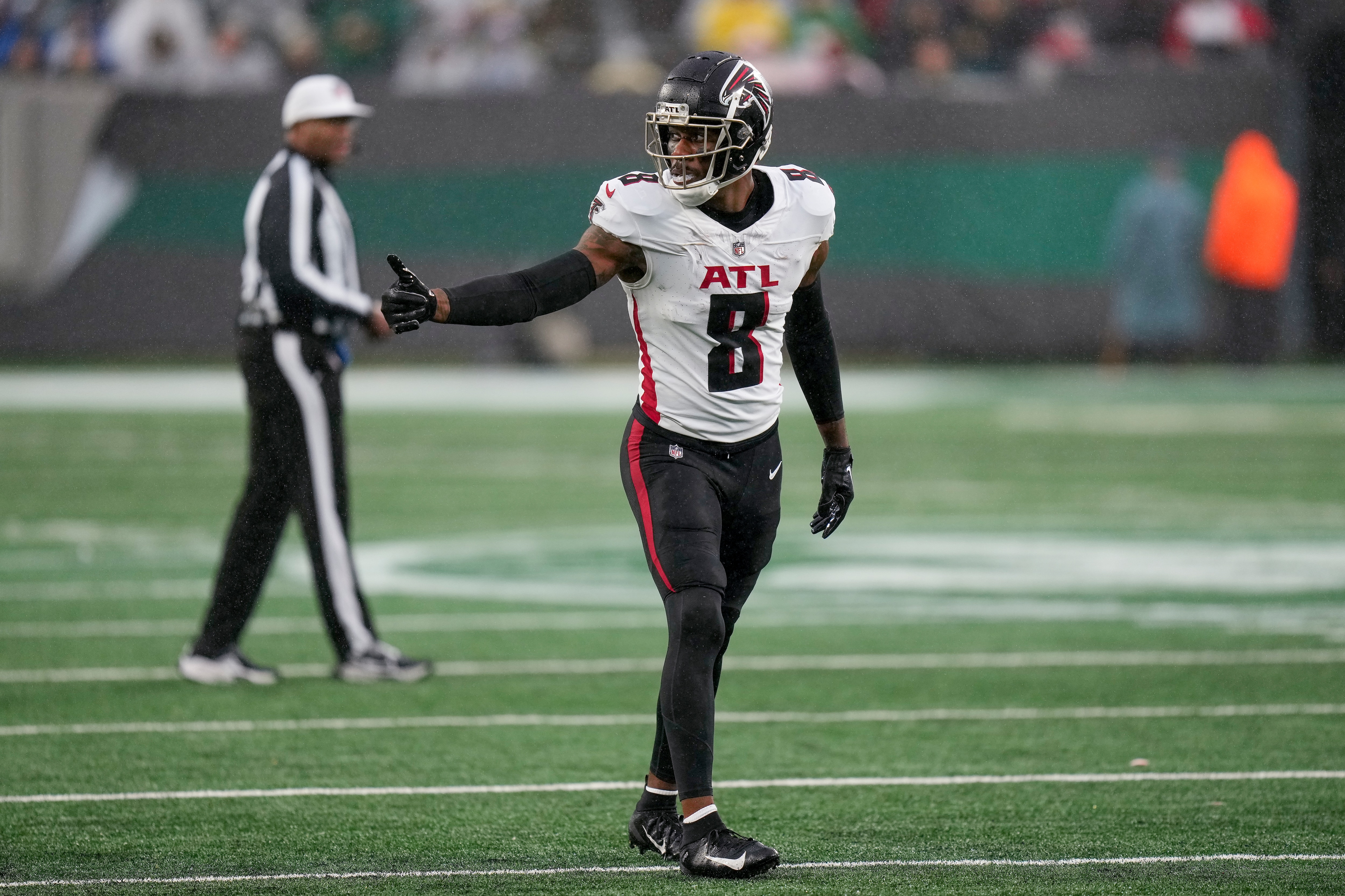 Atlanta Falcons Kyle Pitts in game action