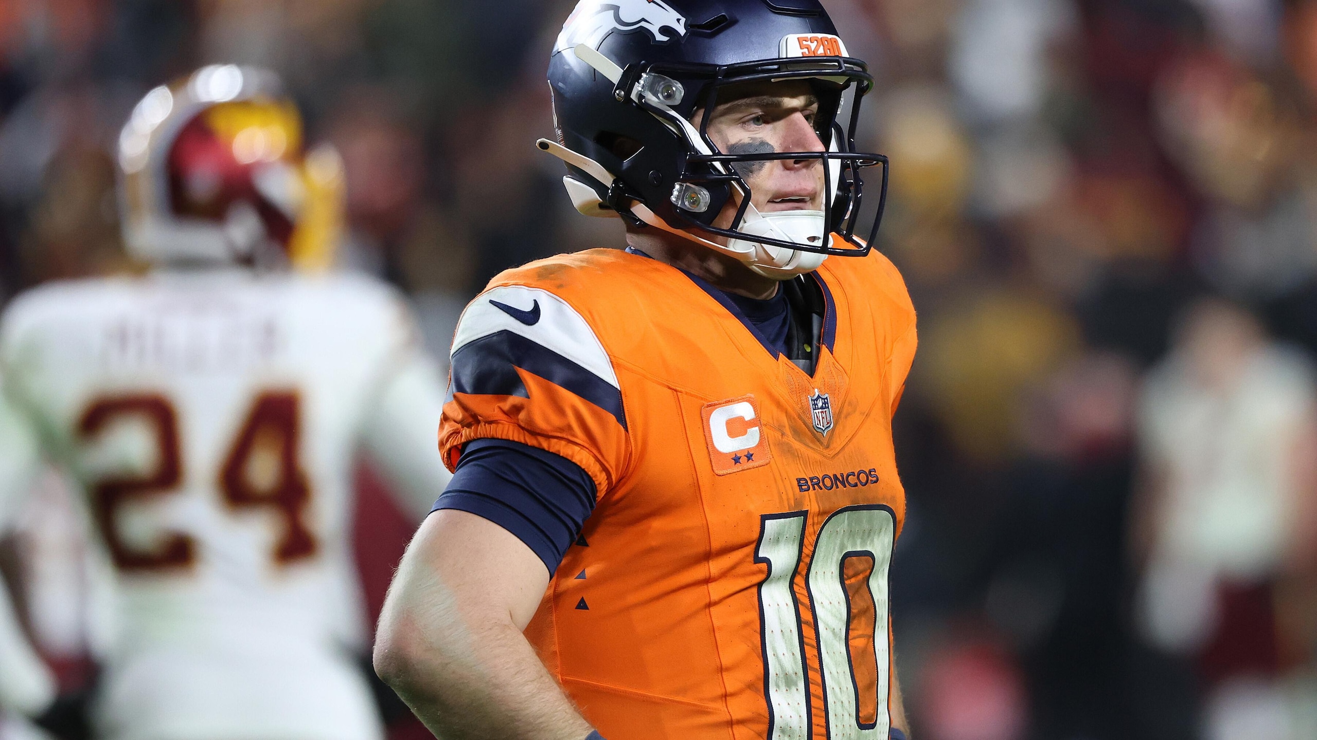 Broncos Commanders Football