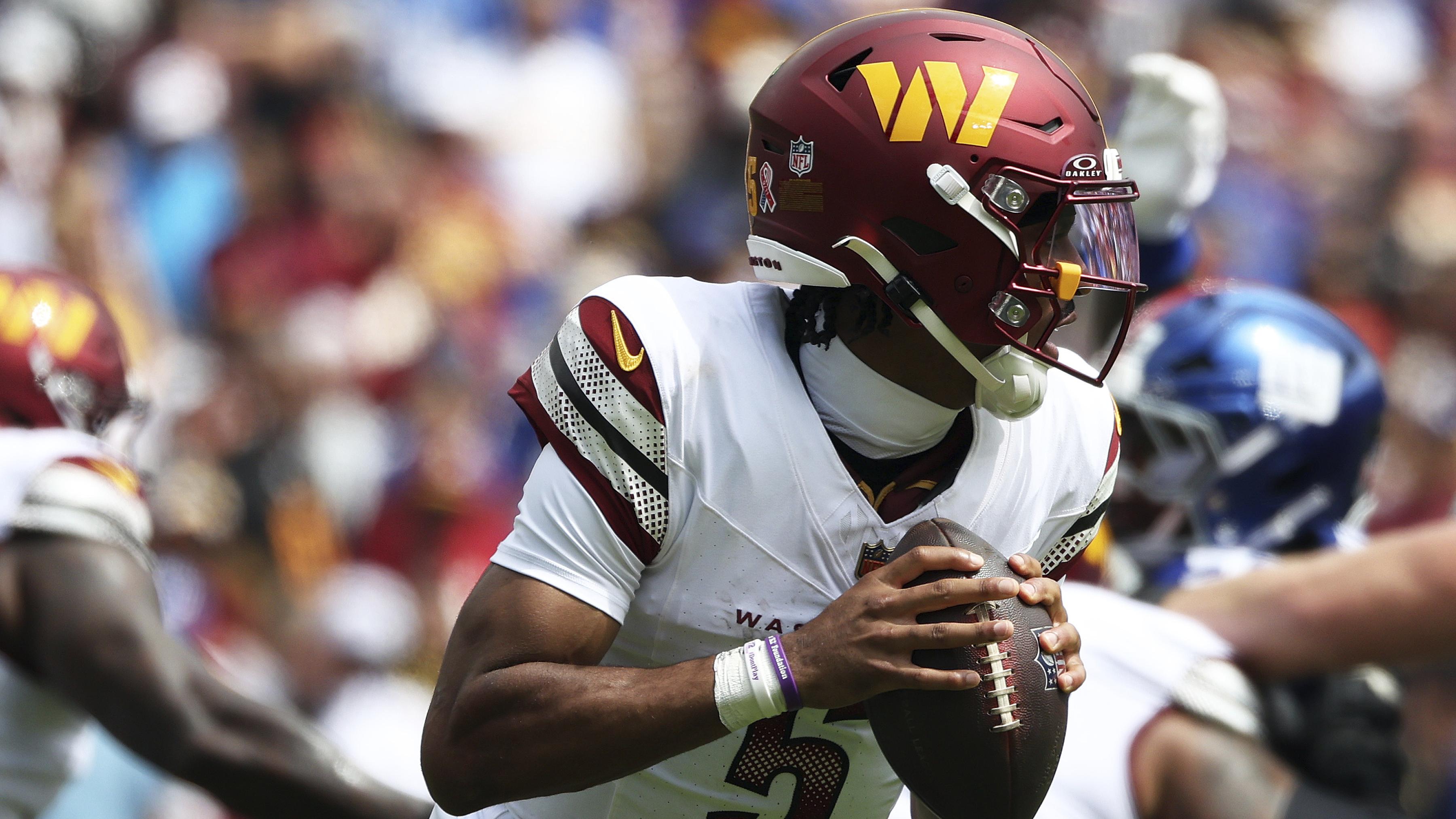 Commanders' Jayden Daniels Reportedly Has Sprained Knee Injury, Uncertain vs. Raiders