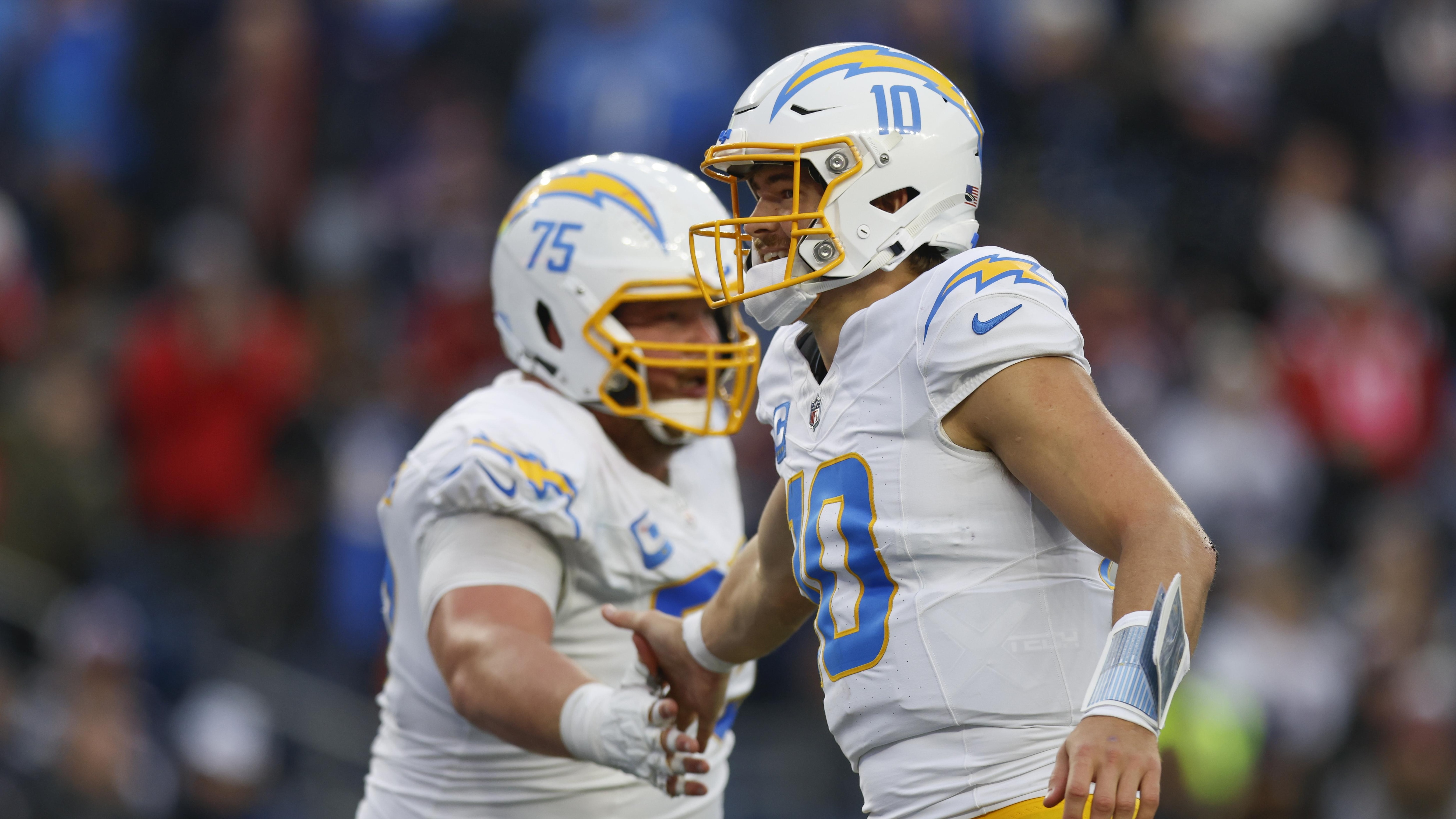 Chargers Patriots Football