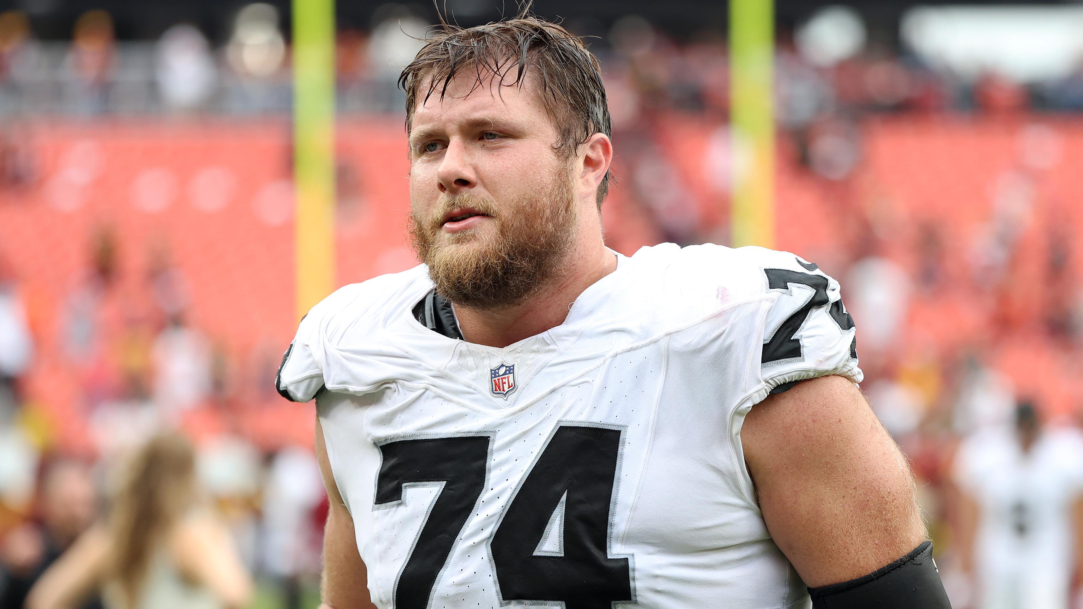 Raiders Commanders Football