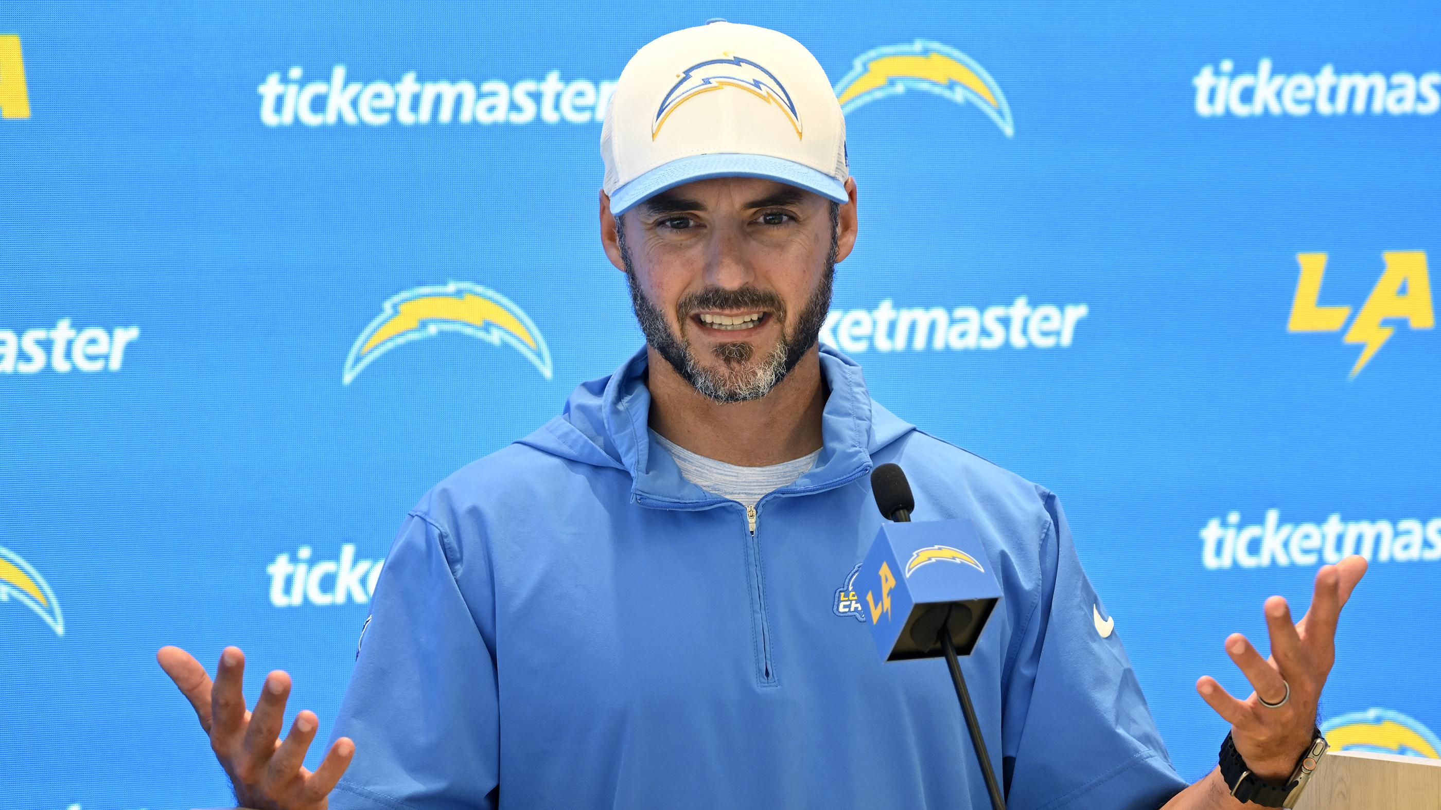 NFL Exec Reportedly Believes Chargers DC Jesse Minter Could Be HC by 2026 Season