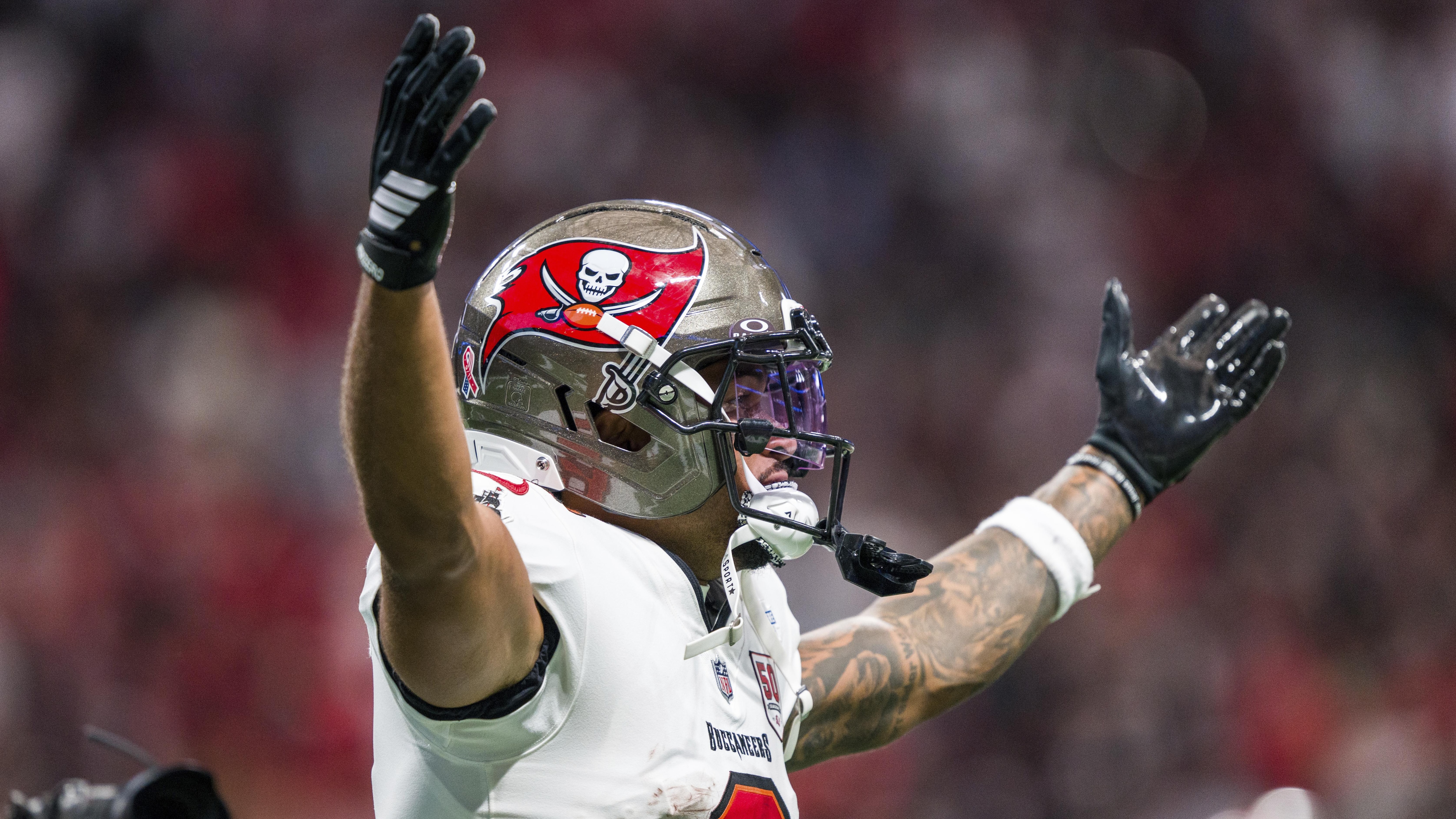 Buccaneers Falcons Football