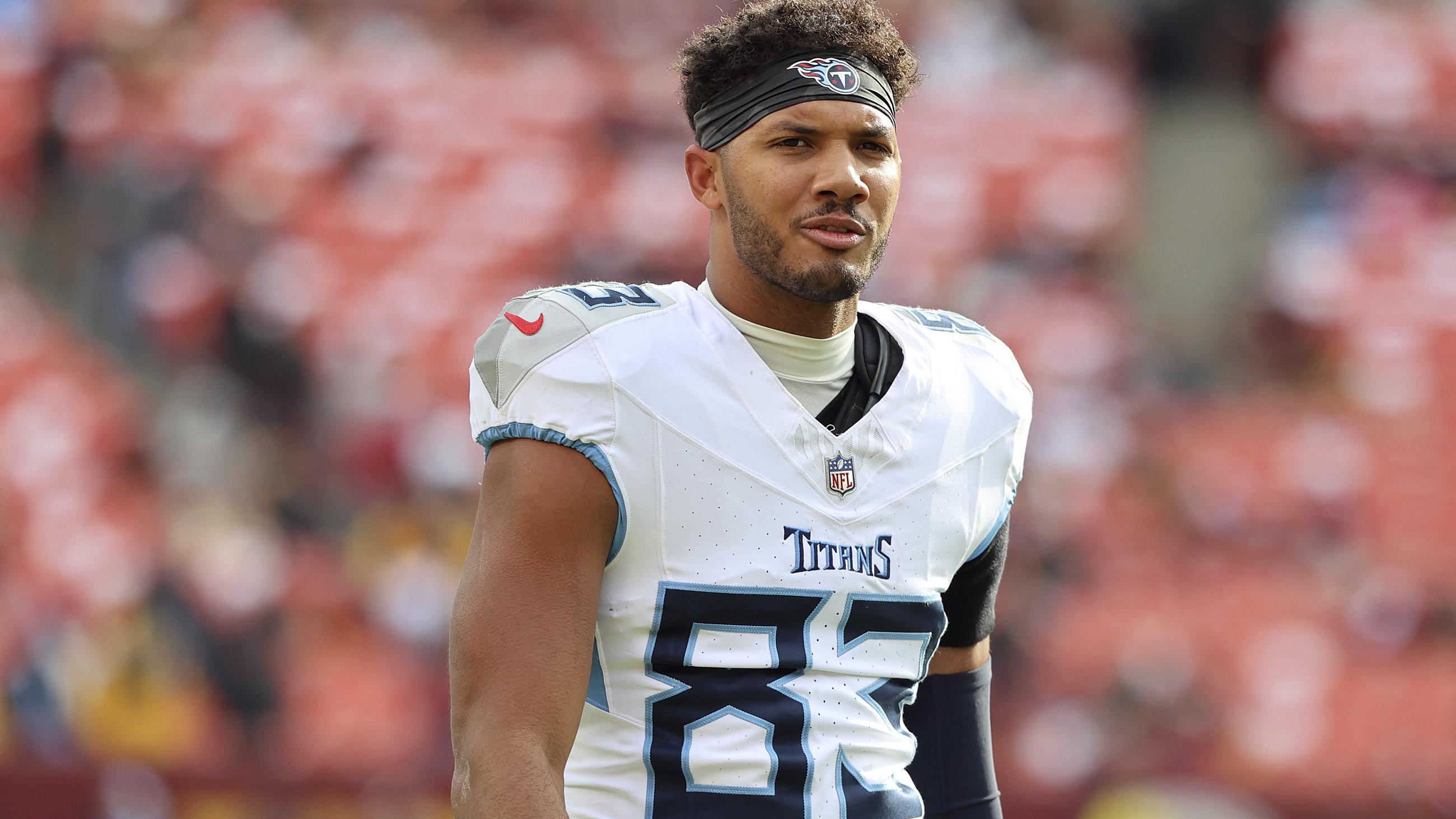 Titans Commanders Football