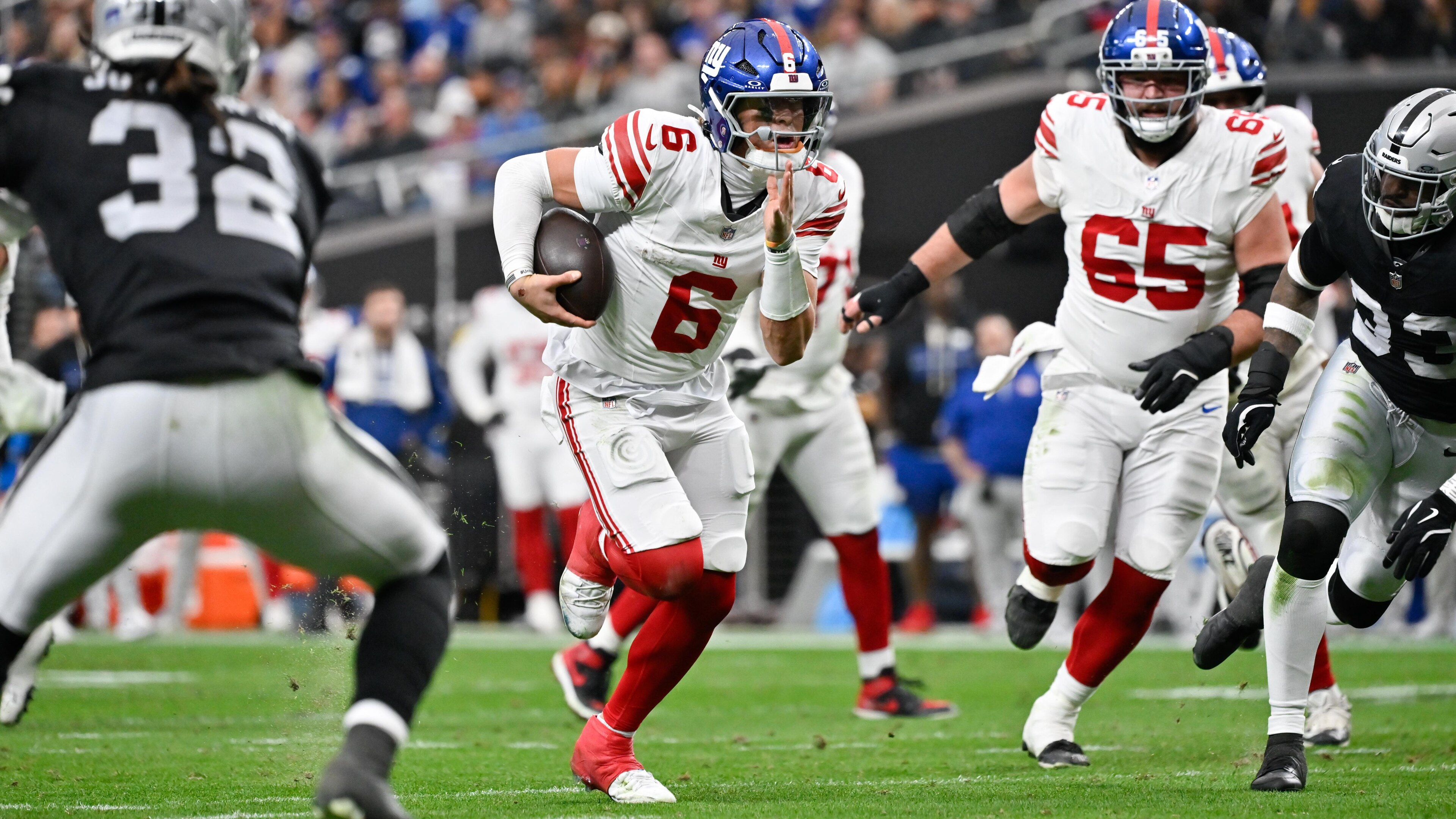 GIANTS-RAIDERS