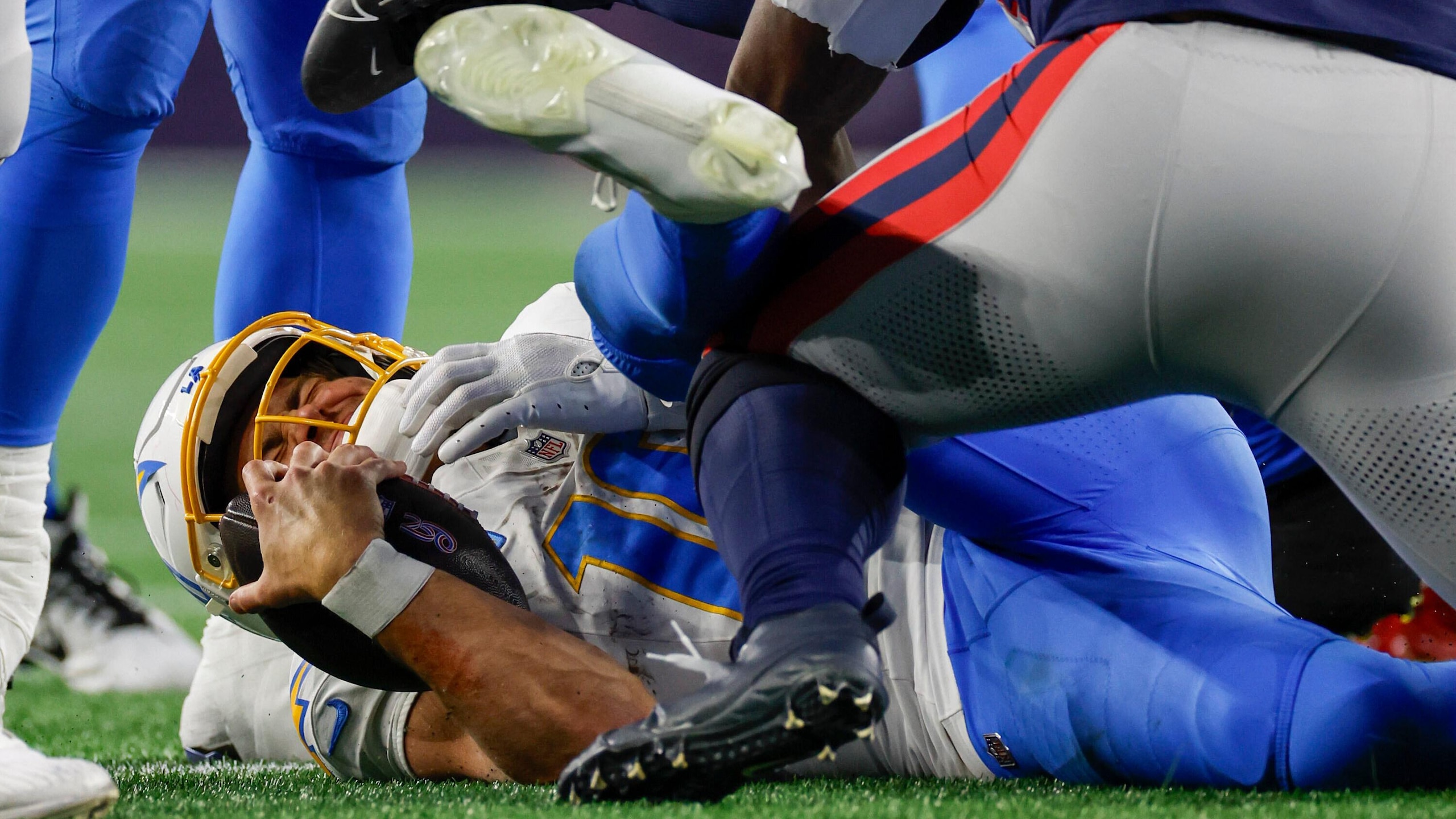 Chargers Patriots Football