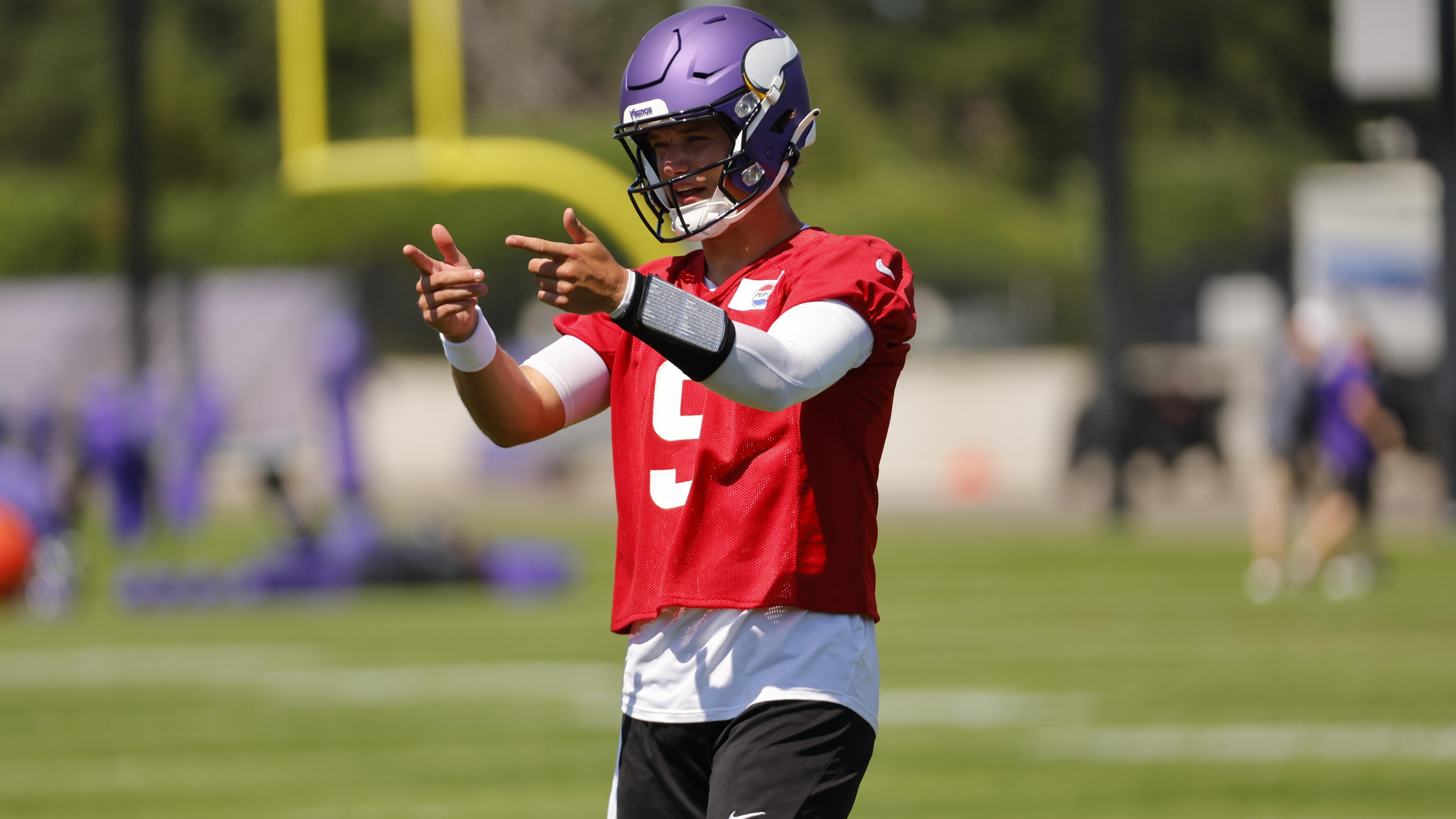 Vikings Camp Football