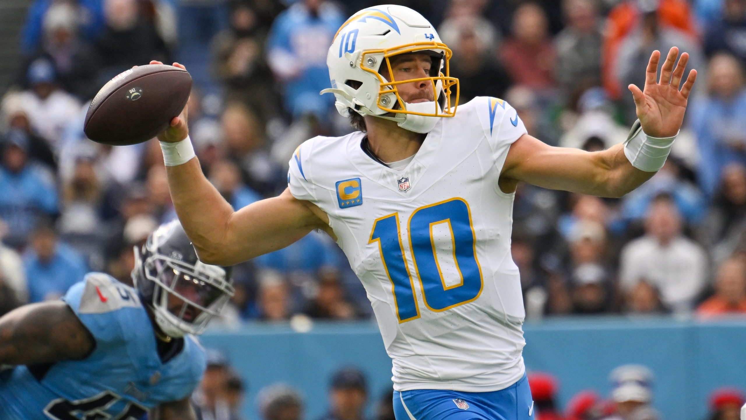 Chargers Titans Football