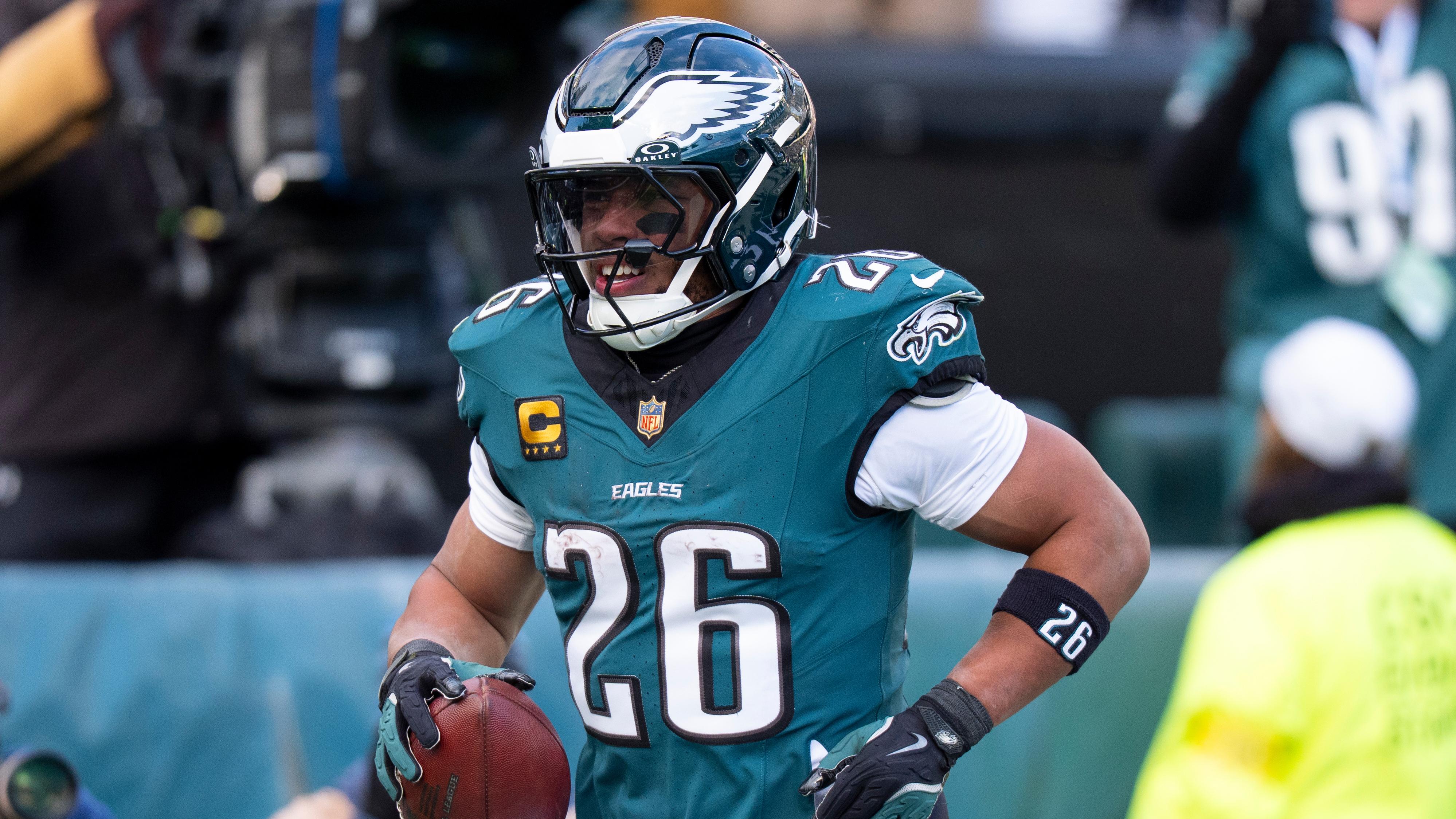 Raiders Eagles Football