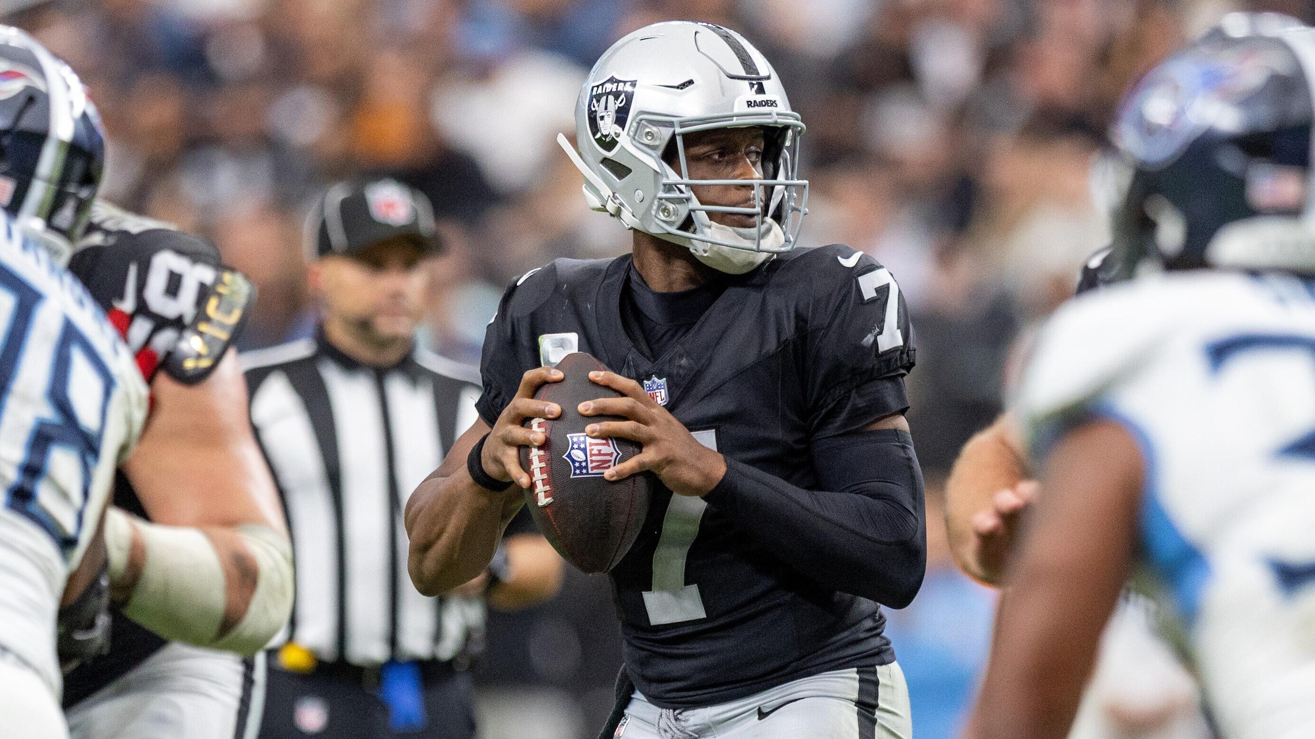 Titans Raiders Football
