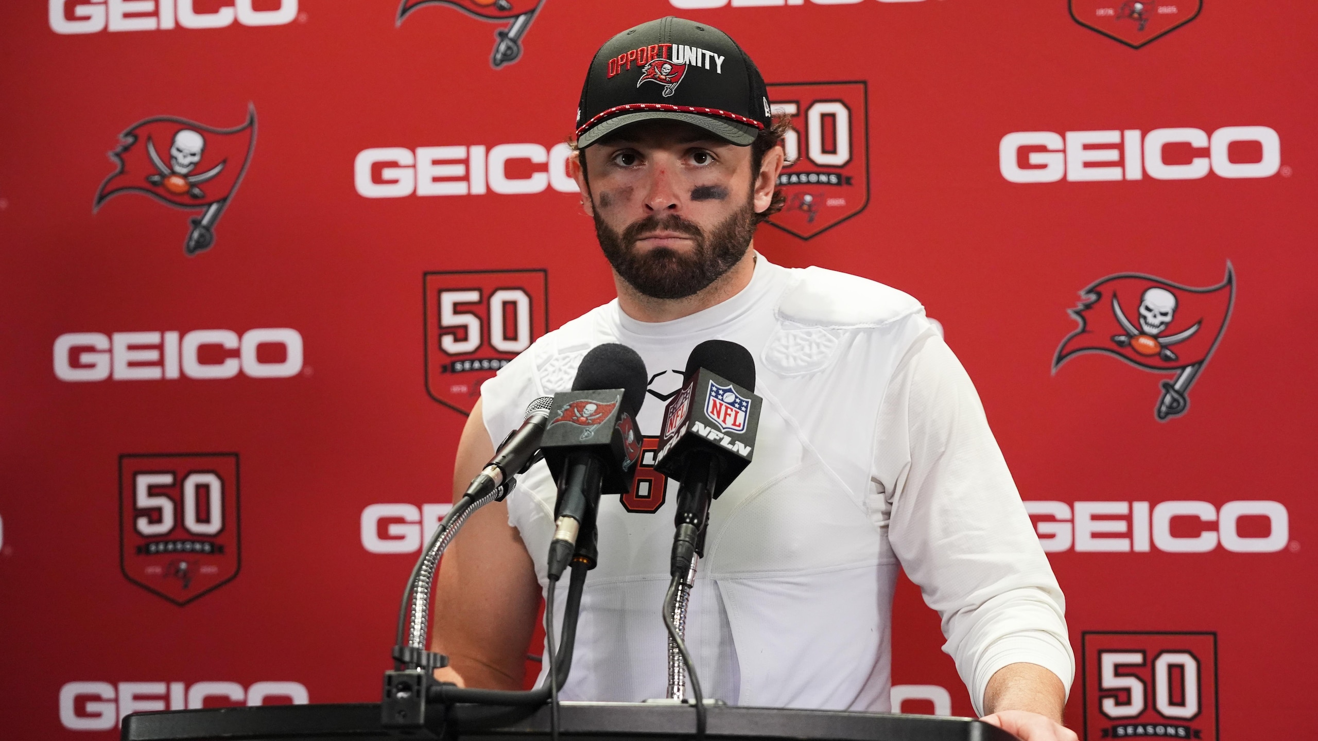 Buccaneers Dolphins Football