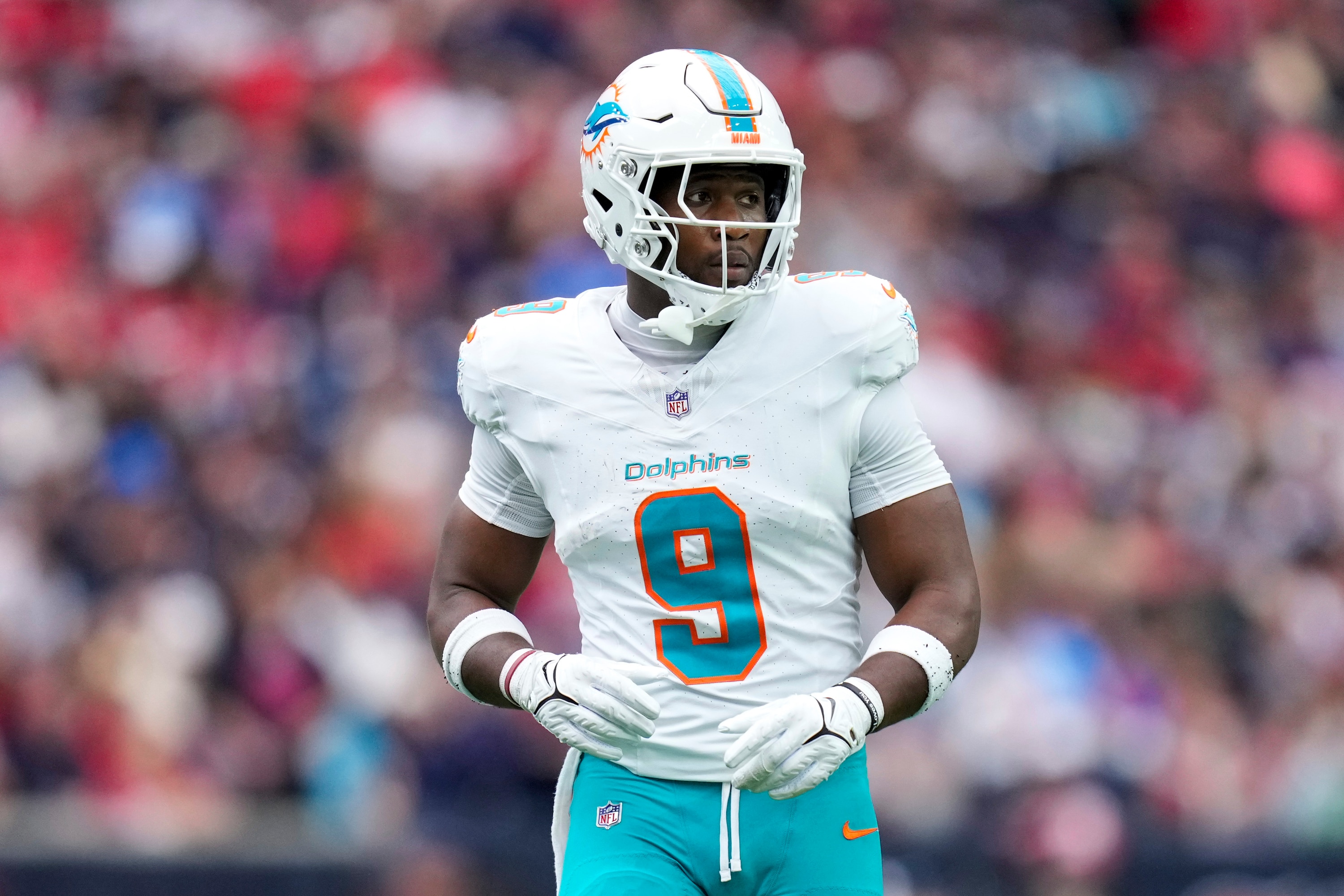 Jonnu Smith Trade to Steelers Reportedly 'Still Alive' amid Dolphins Contract Rumors
