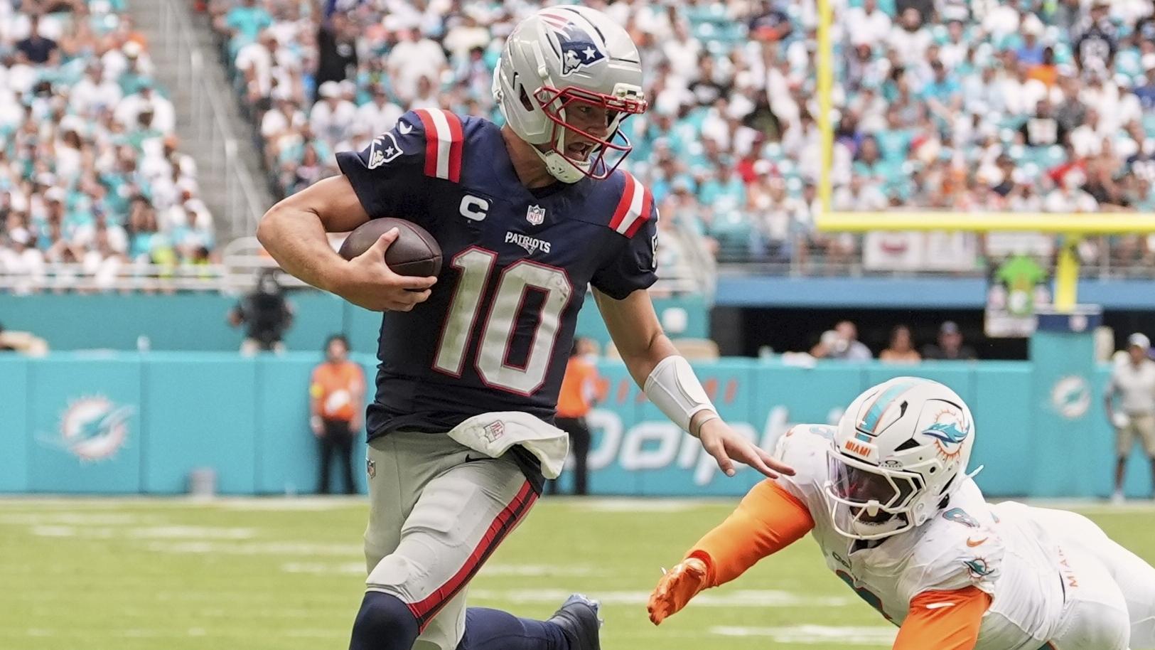 APTOPIX Patriots Dolphins Football