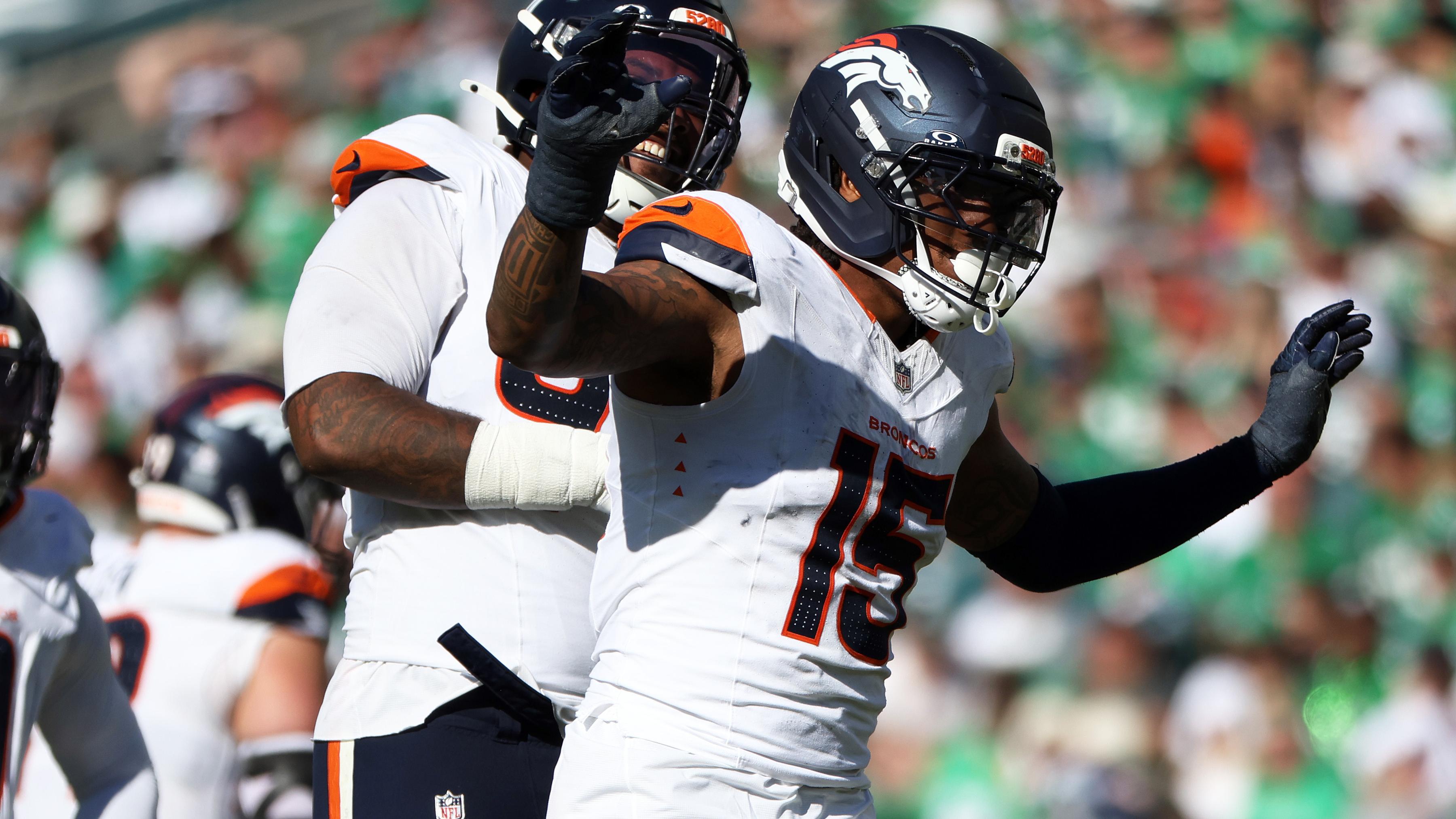 Broncos Eagles Football