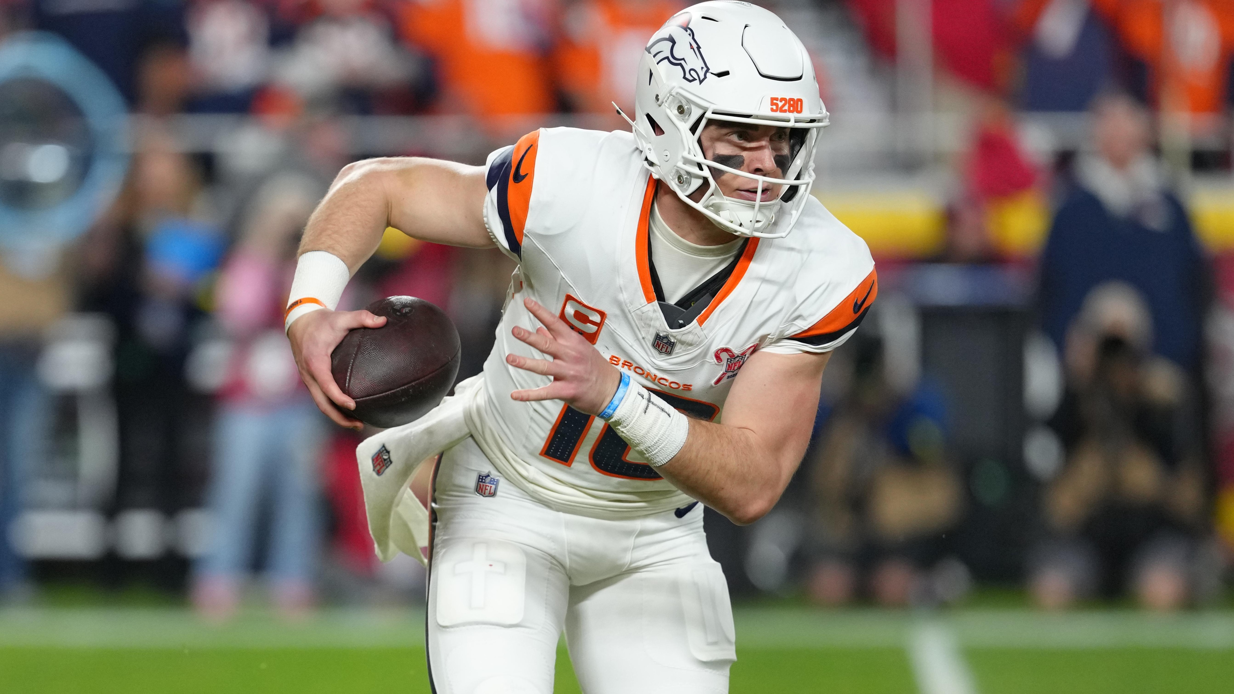 Broncos Chiefs Football