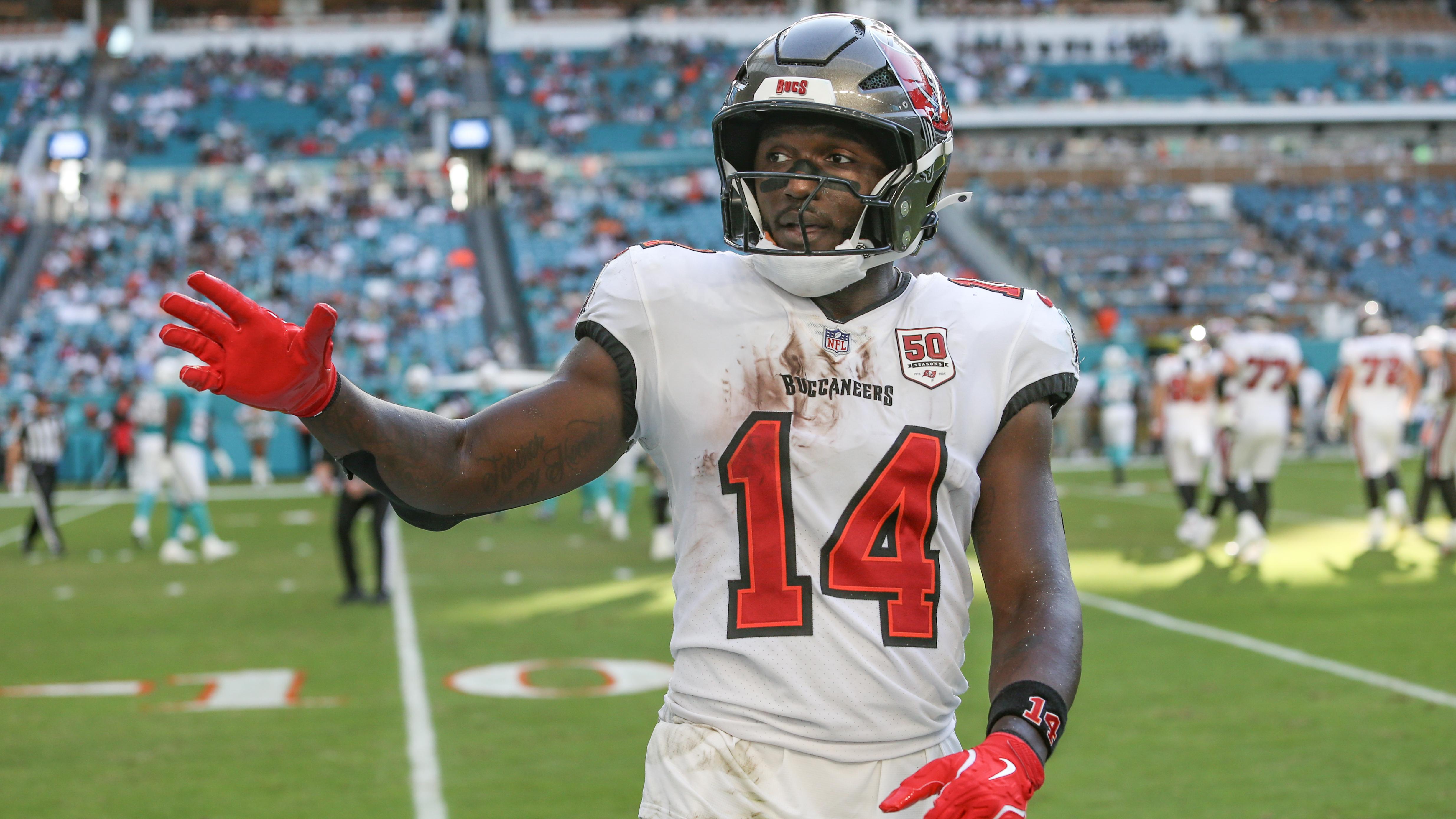 Buccaneers Dolphins Football