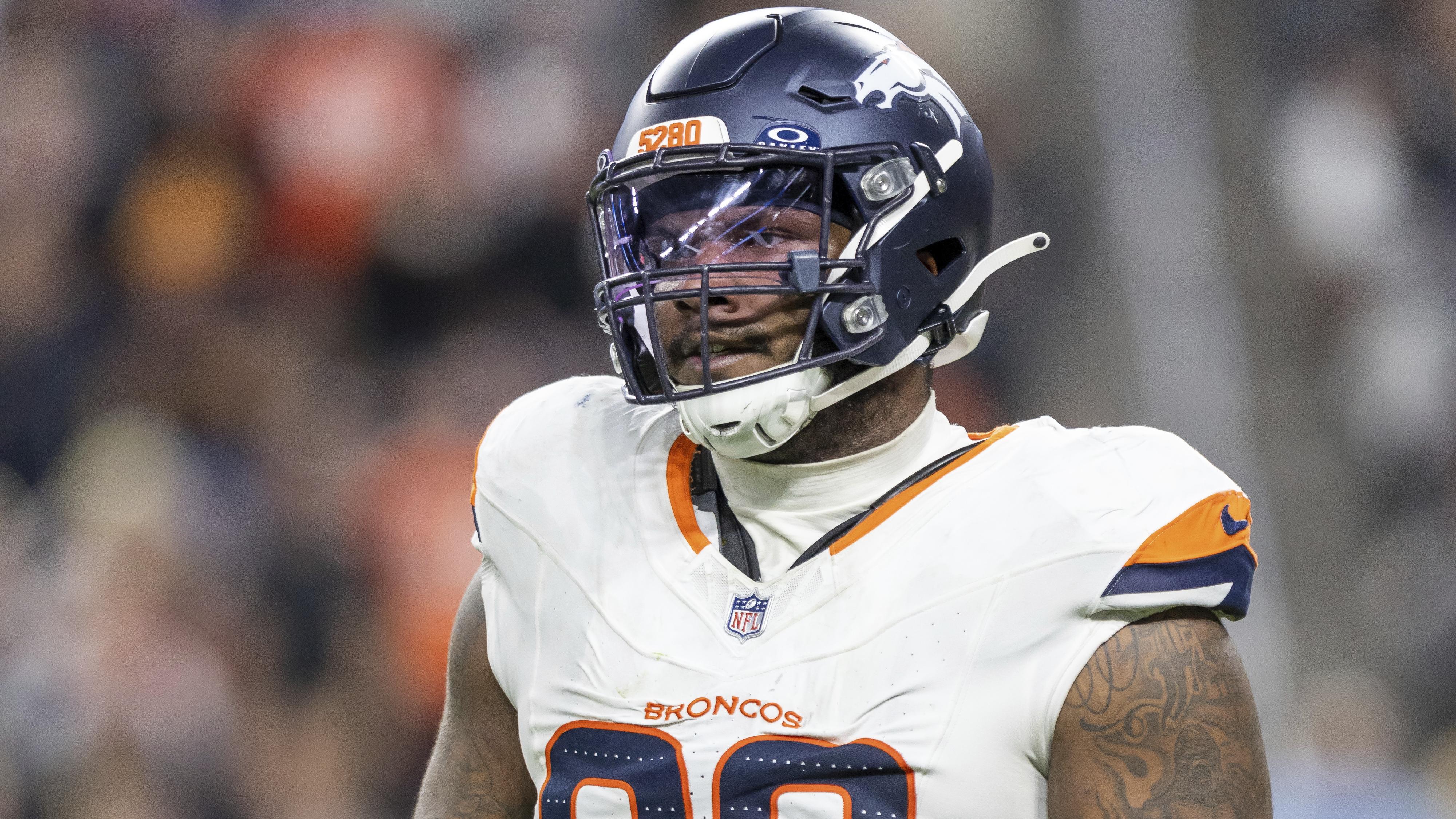 Broncos Raiders Football