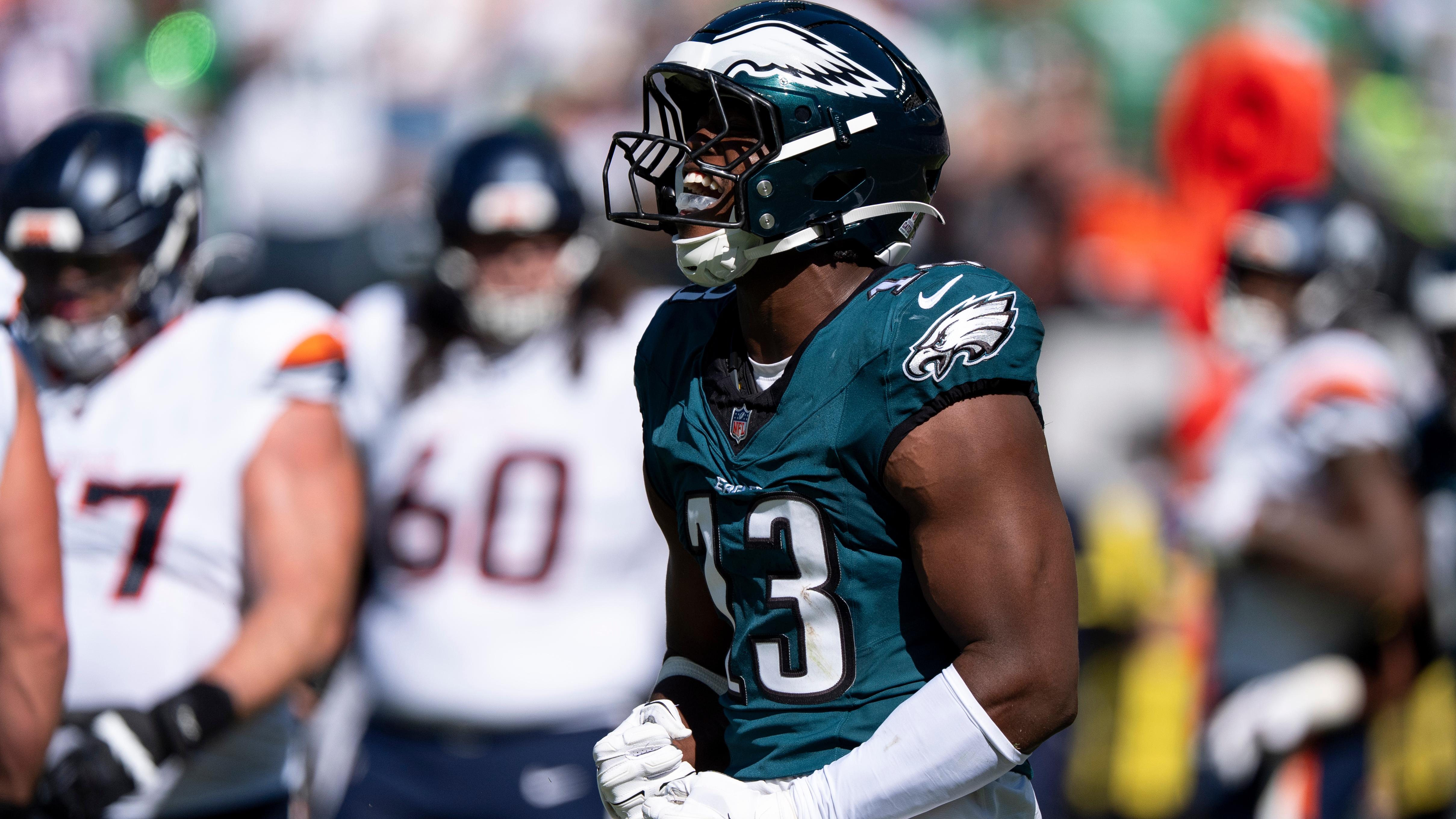 Broncos Eagles Football