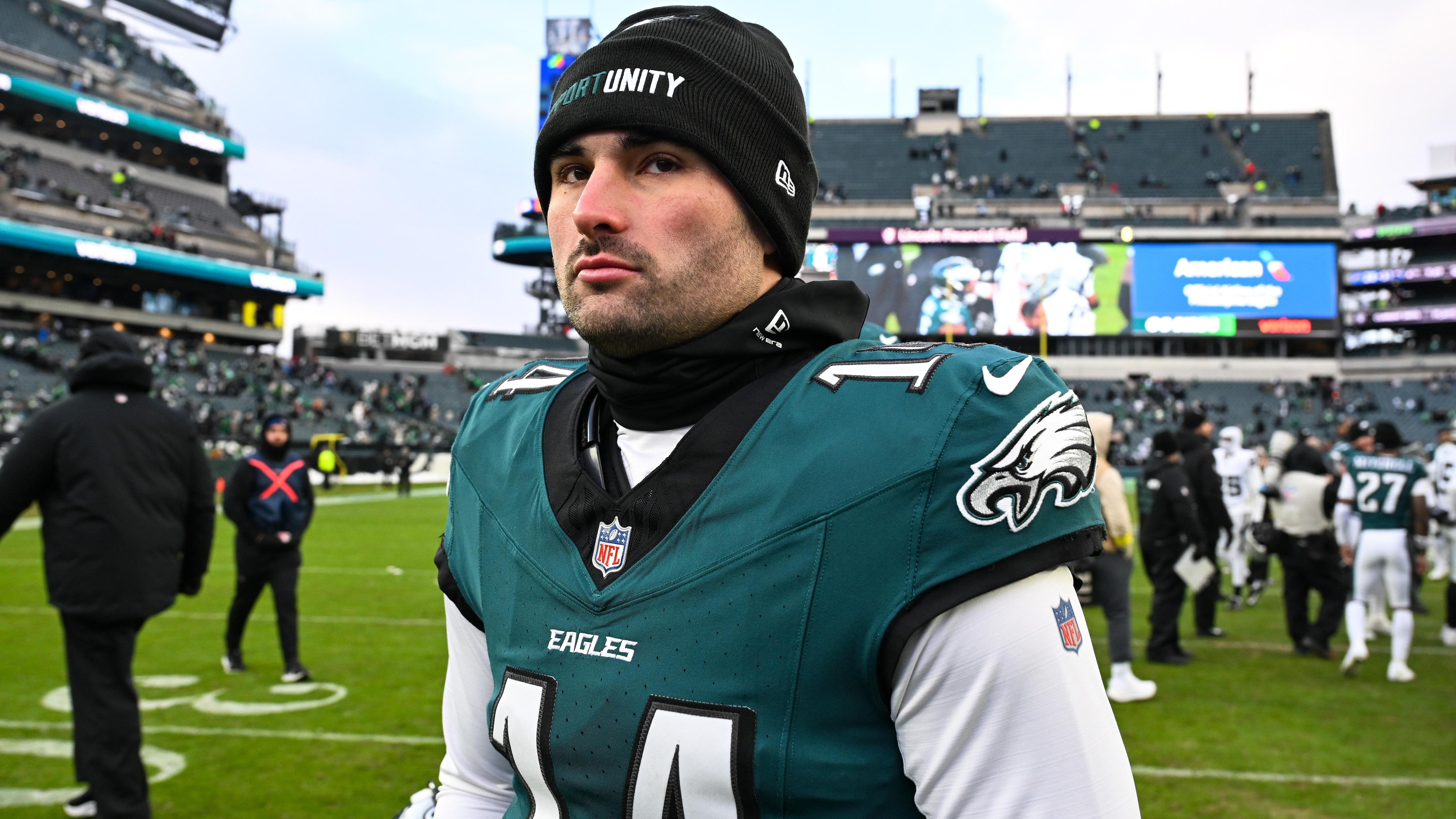 Raiders Eagles Football