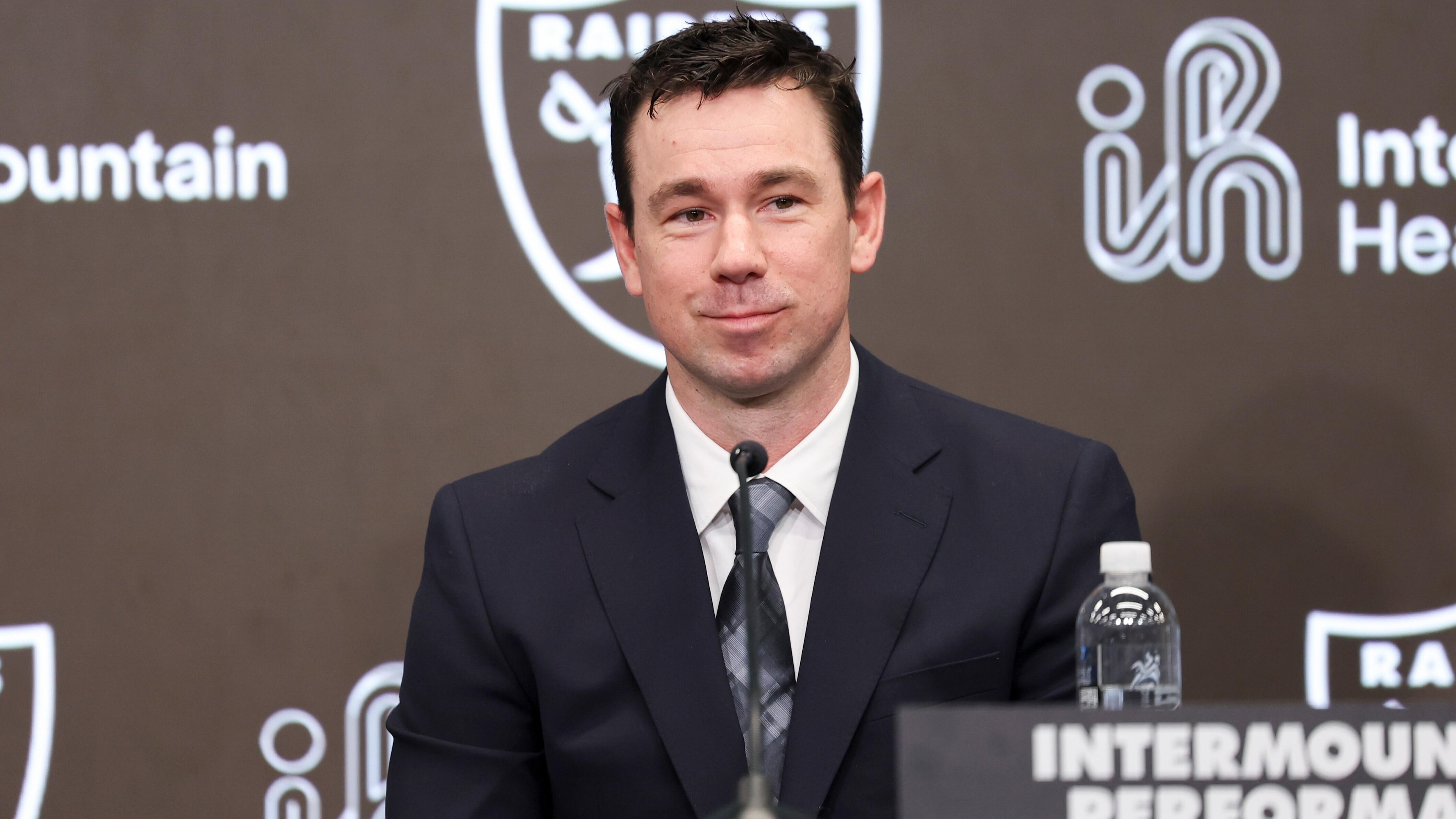Raiders Announce Offensive Coaches for Klint Kubiak's Staff Amid Fernando Mendoza NFL Draft Rumors