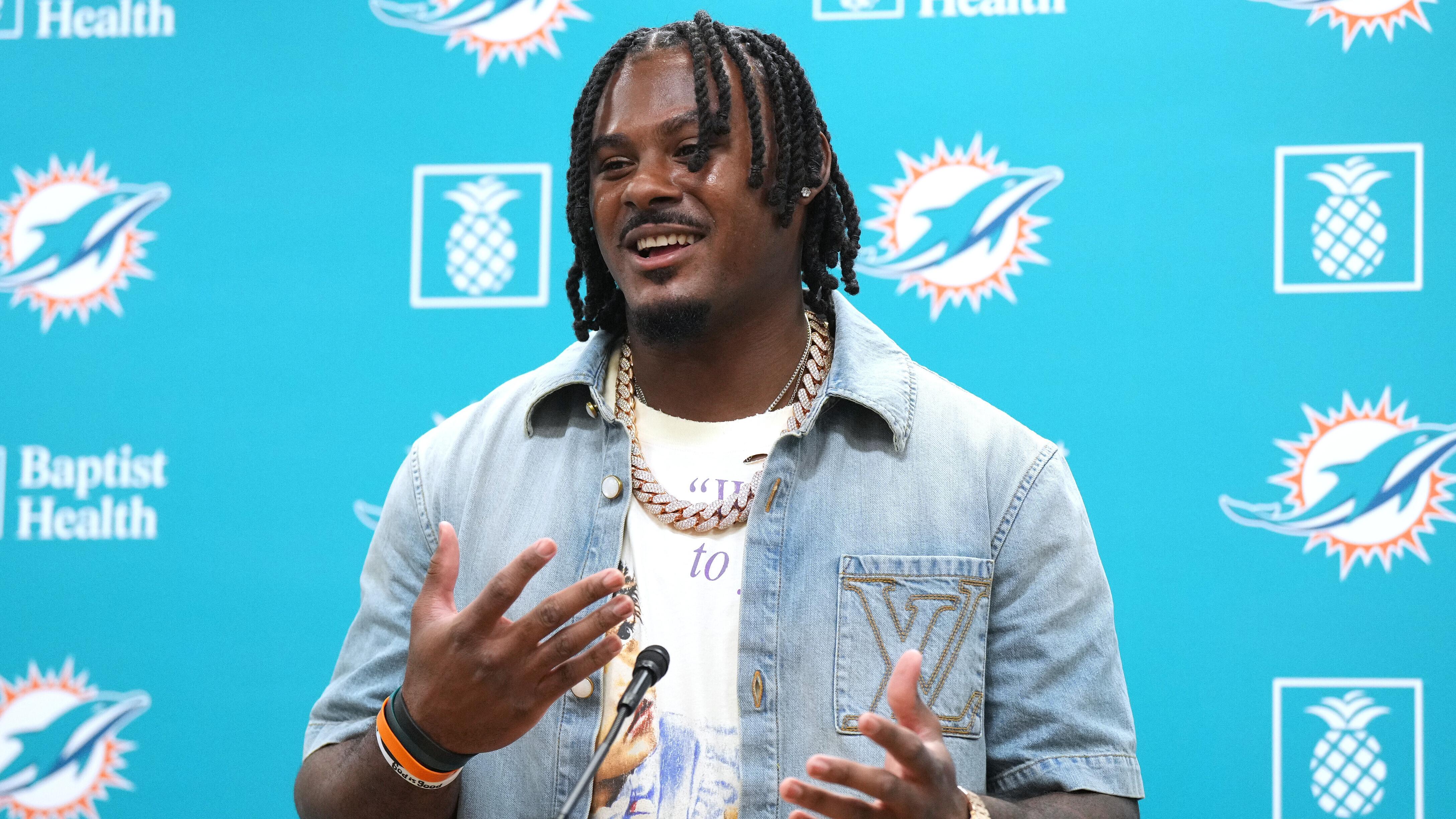 New NFL Rumors Reveal Dolphins' Handling of Jaylen Waddle Trade With Malik Willis After FA Contract