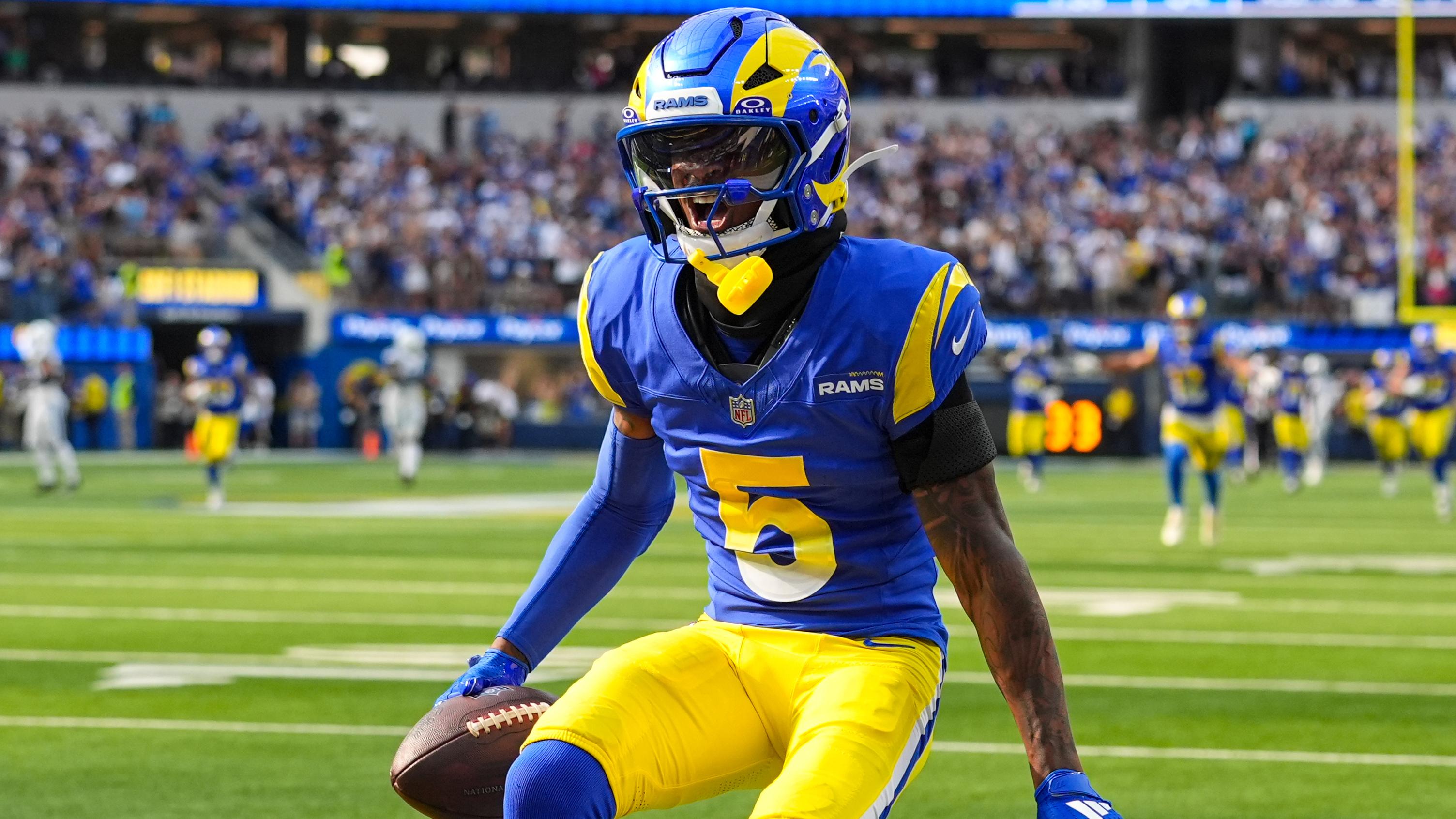 Colts Rams Football