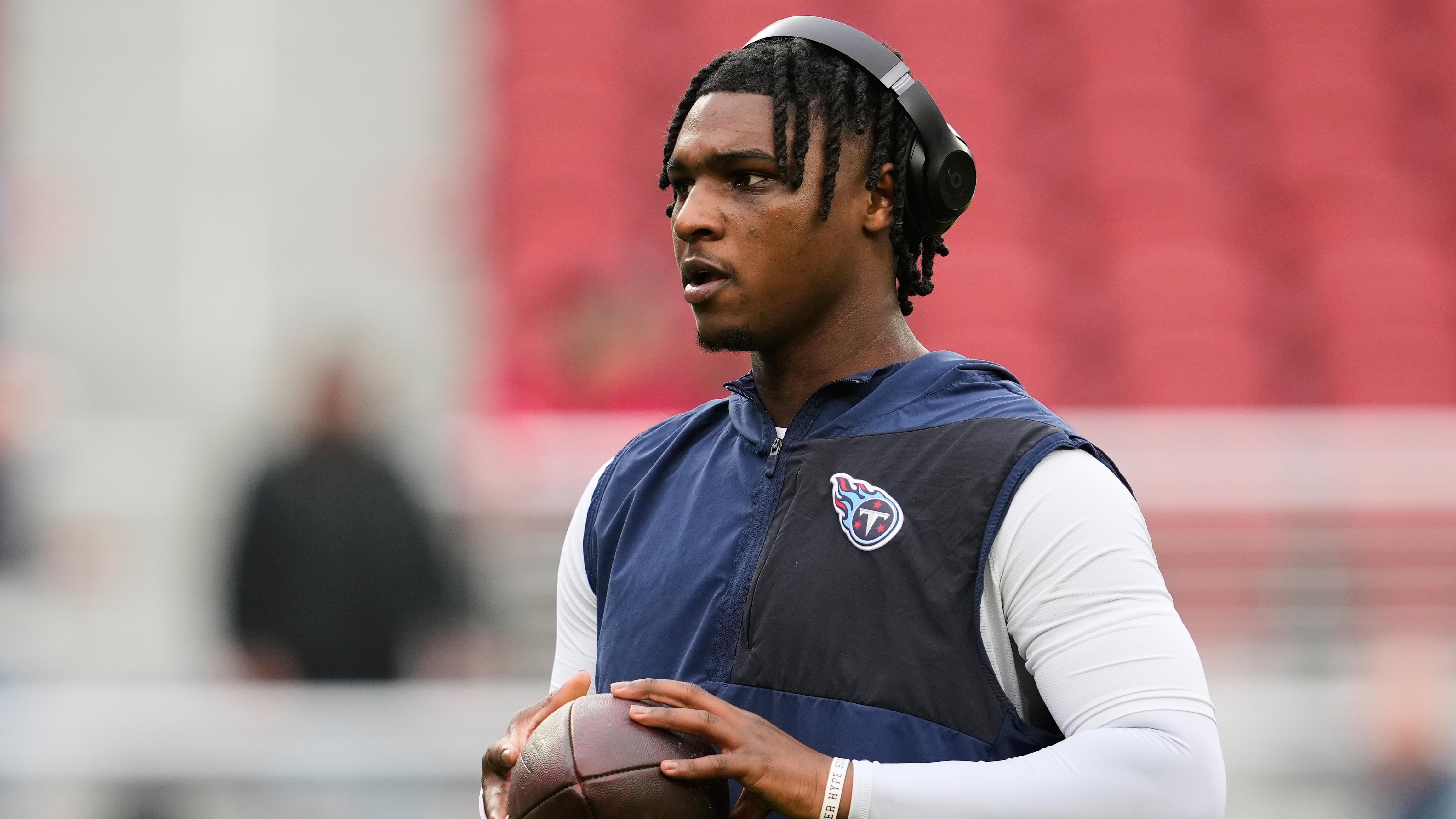 Cam Ward Crashes Wan'Dale Robinson's Titans Press Conference in Video ...