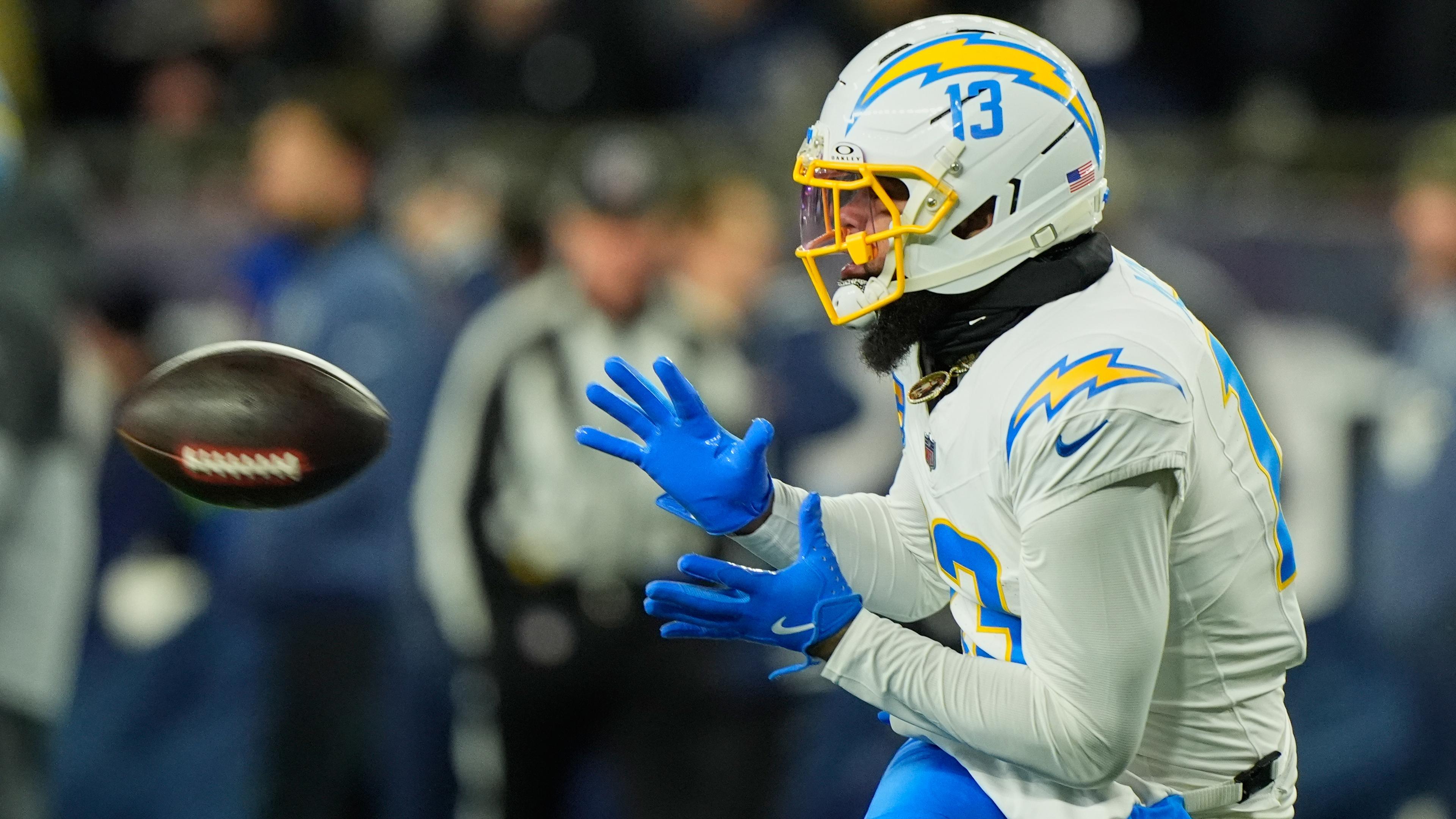 Chargers Patriots Football