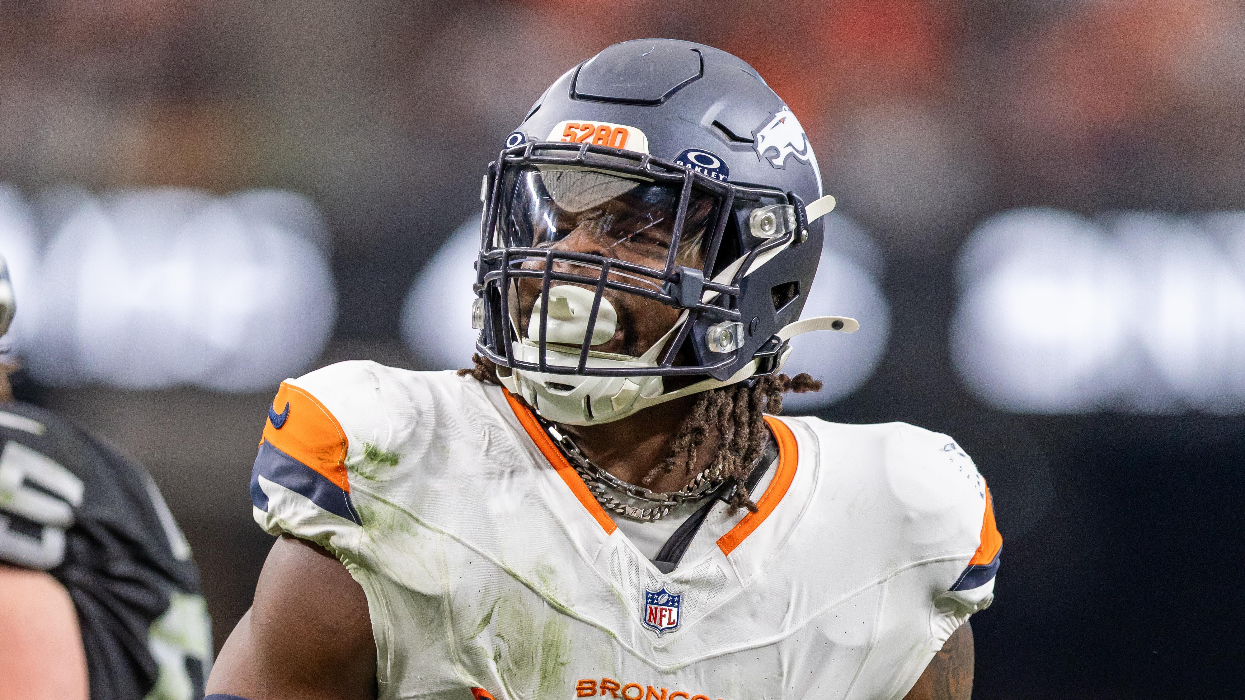 Broncos Raiders Football