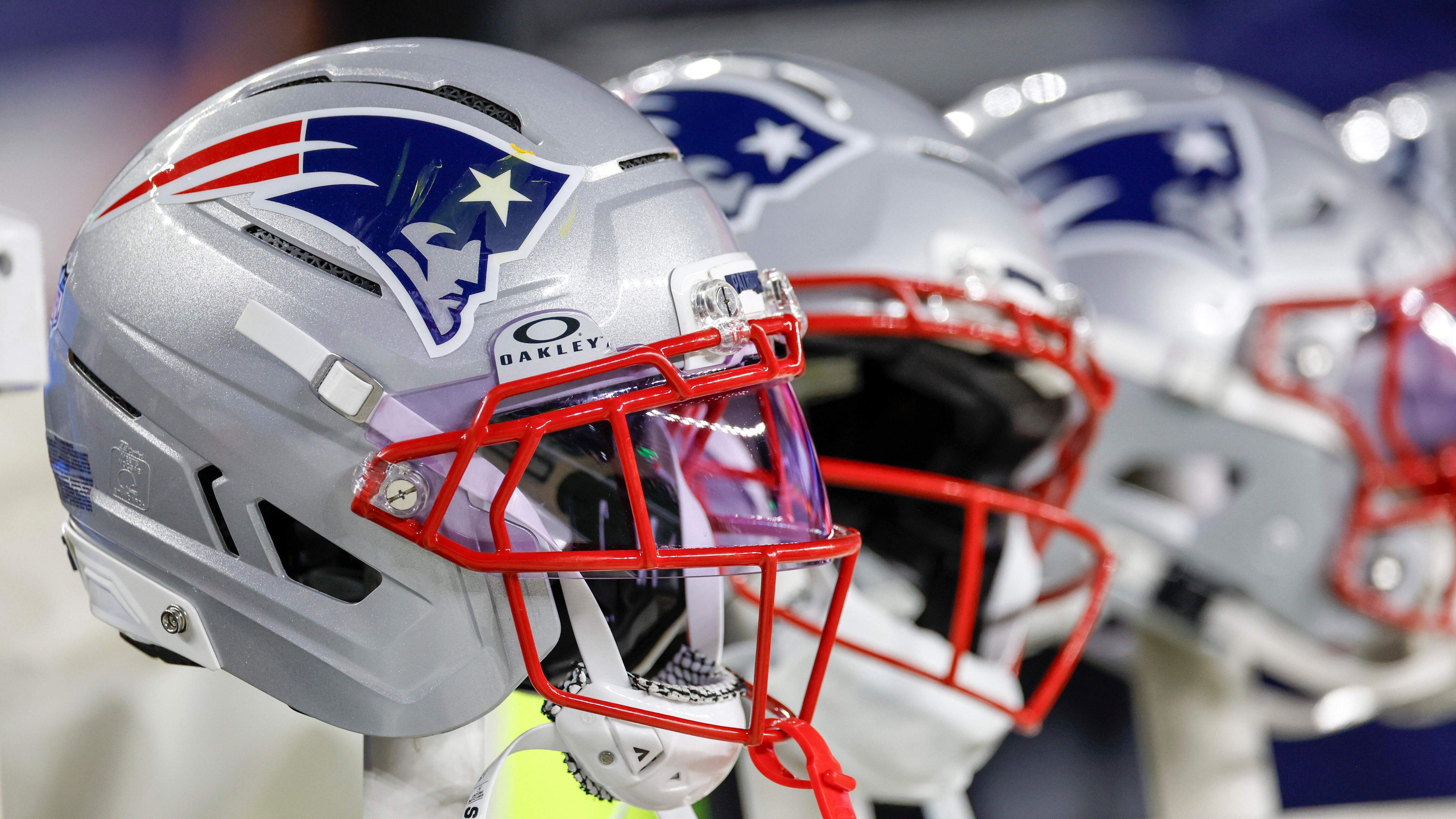 Chargers Patriots Football