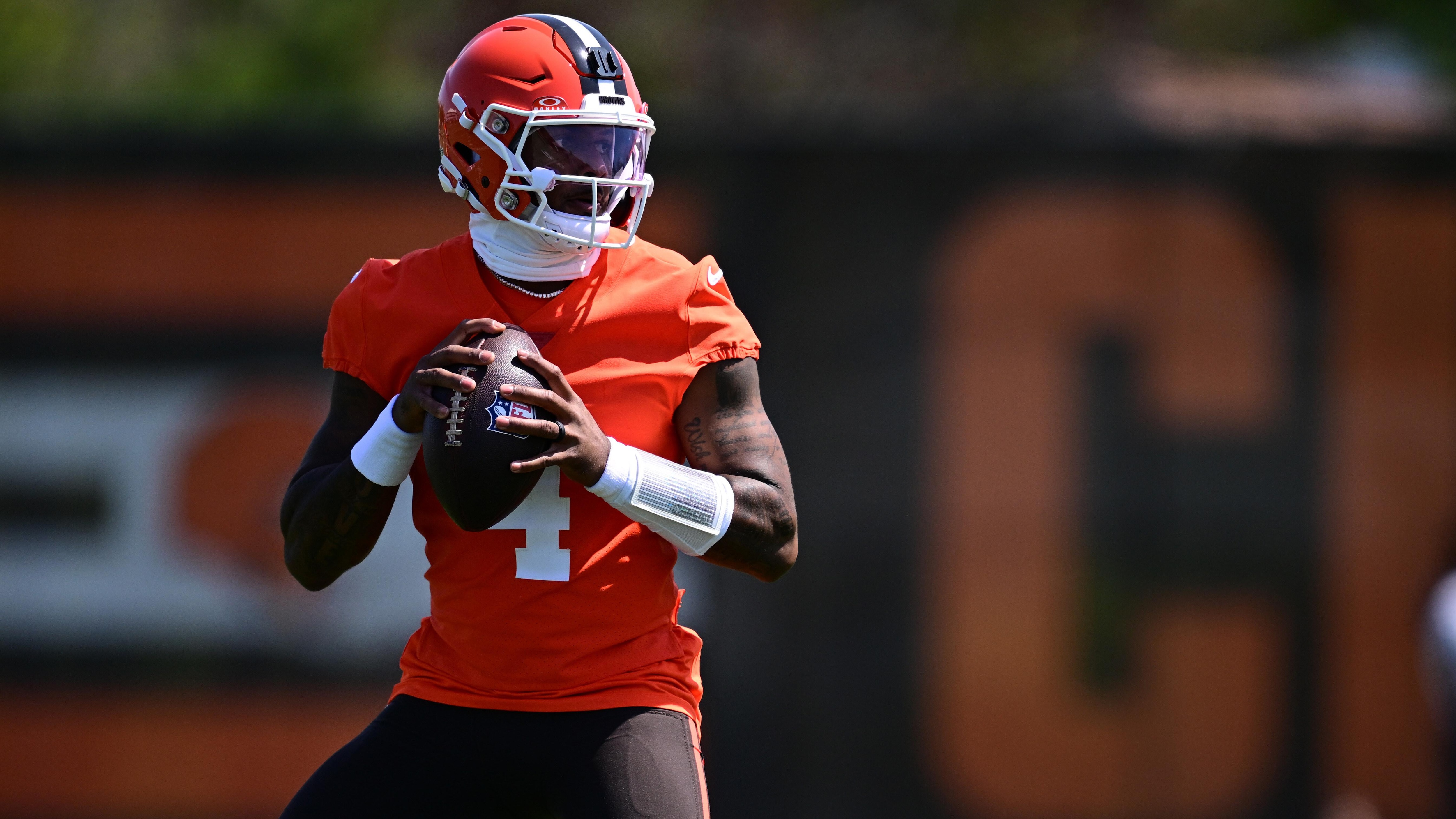 Veteran QB leading Shedeur in battle for Browns QB1