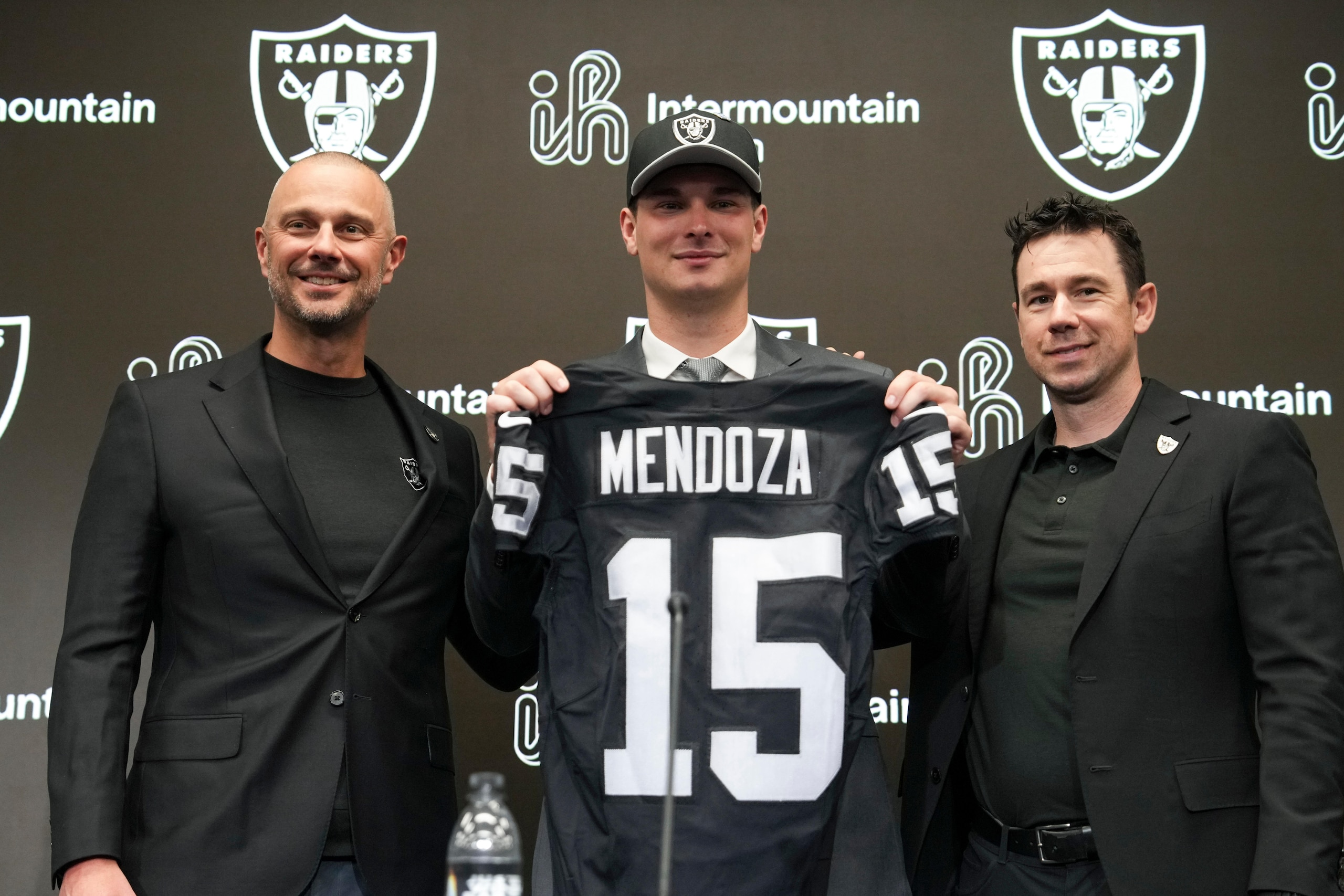 RAIDERS-MENDOZA