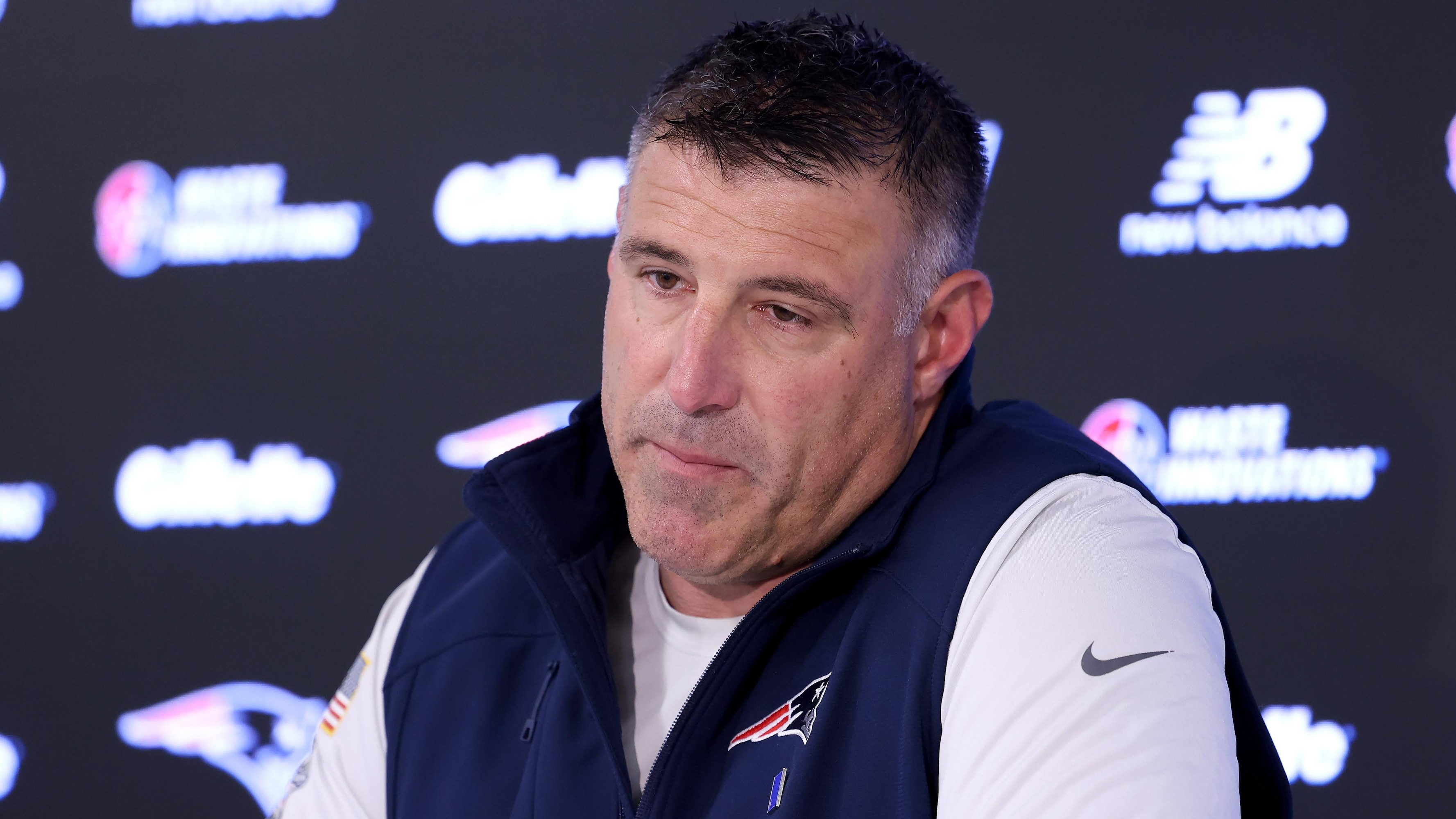 Patriots’ Mike Vrabel to Seek Counseling, Skip Draft Day