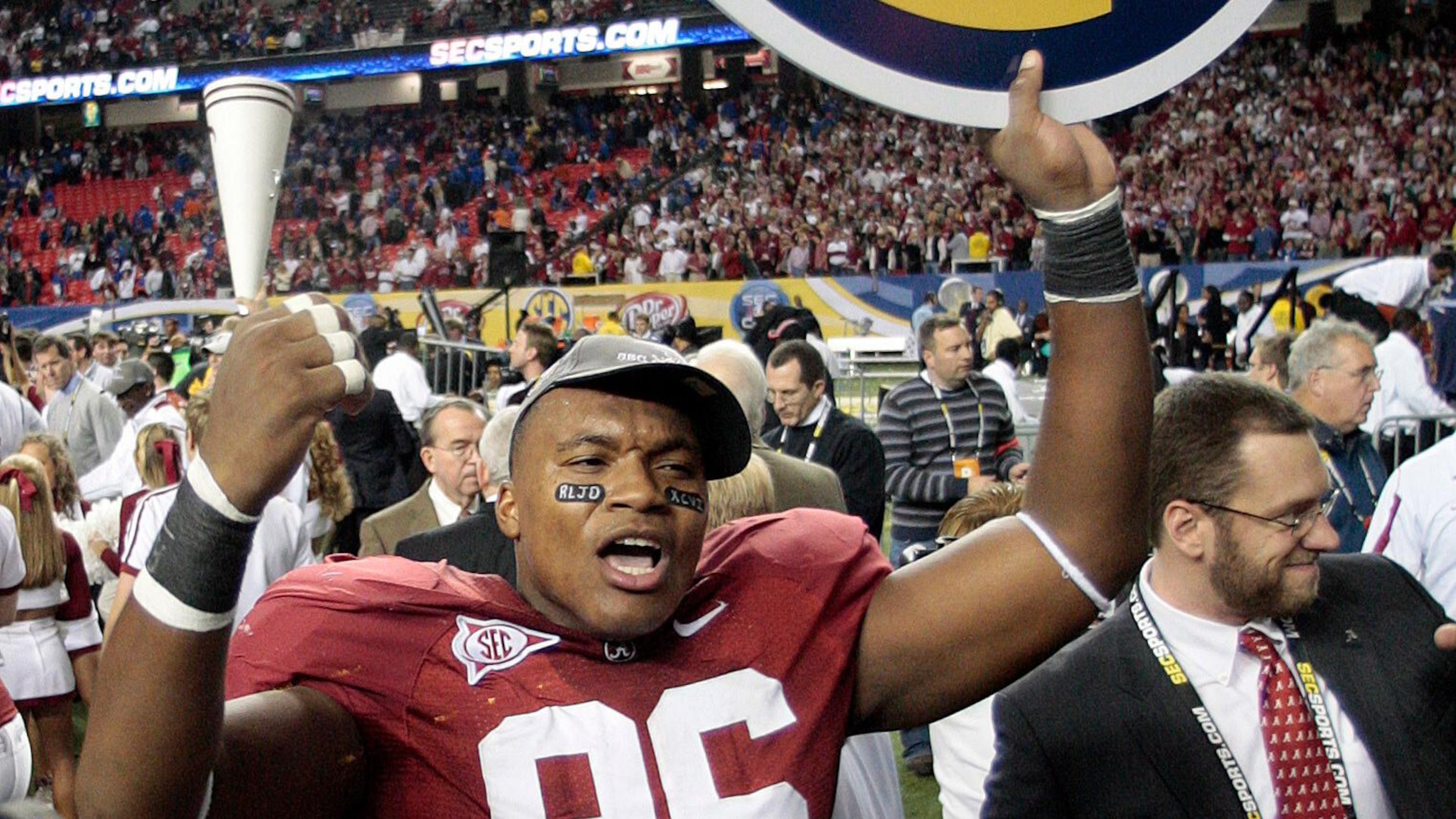 Prosecutors Say Makeup, Wigs Helped Former Alabama Tackle Impersonate NFL Players in $20M Fraud