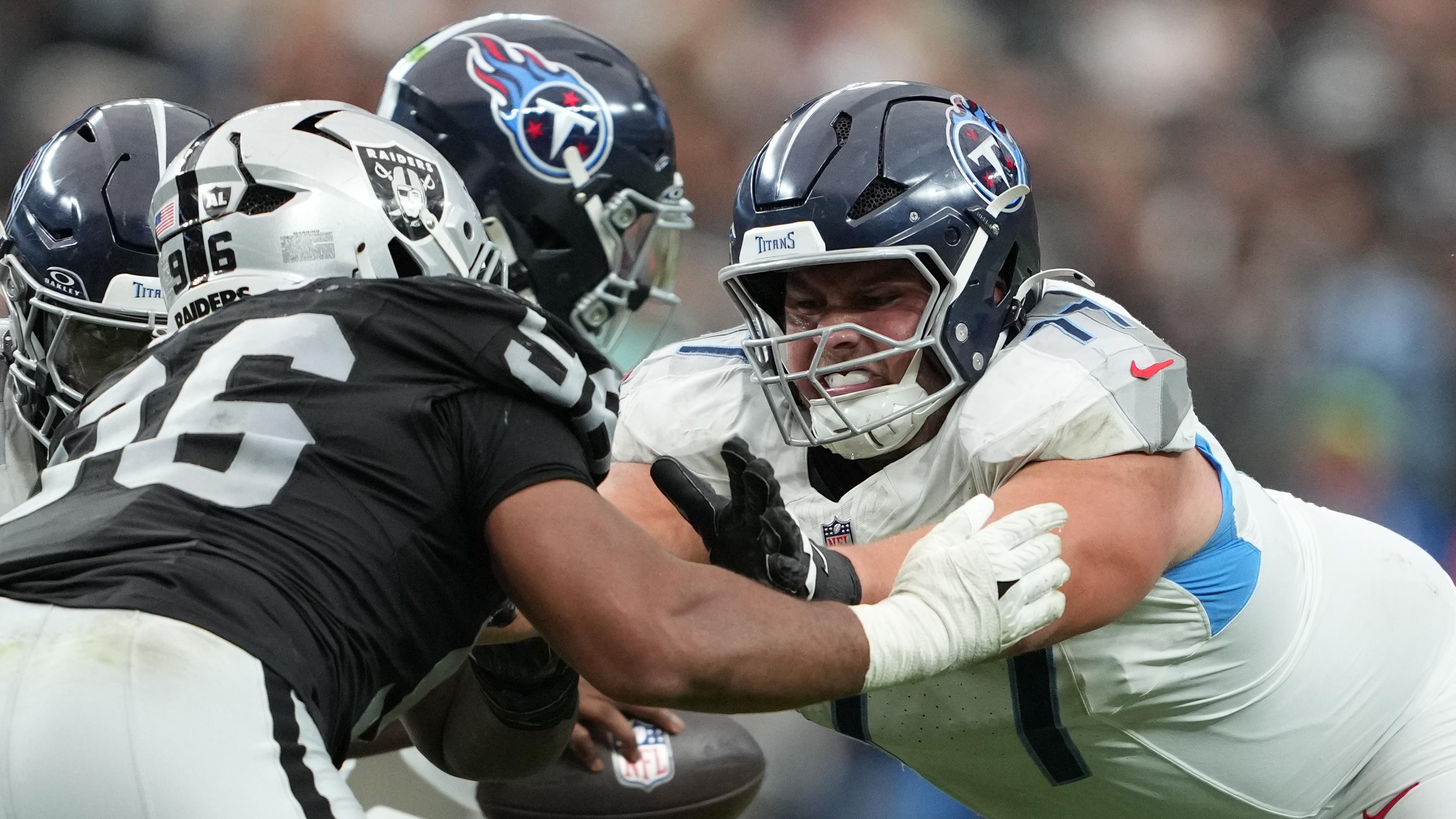 Titans Raiders Football