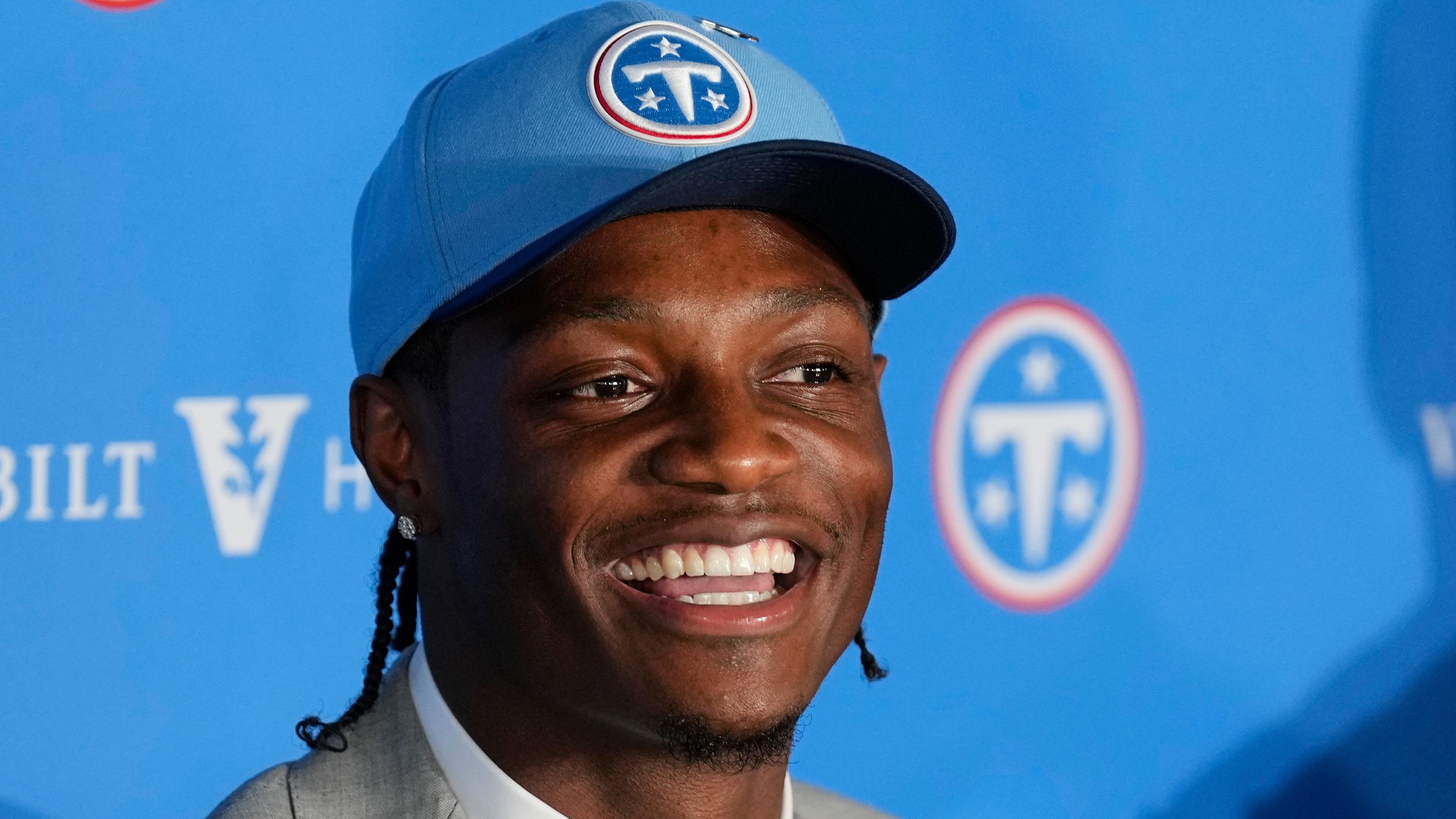 Titans Draft Football