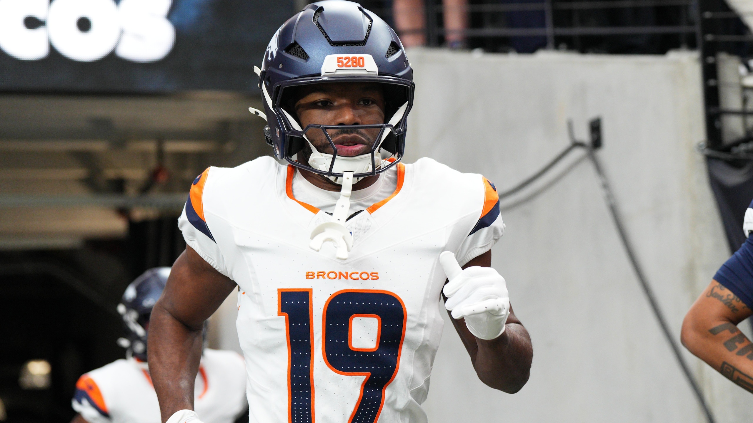 Broncos Raiders Football