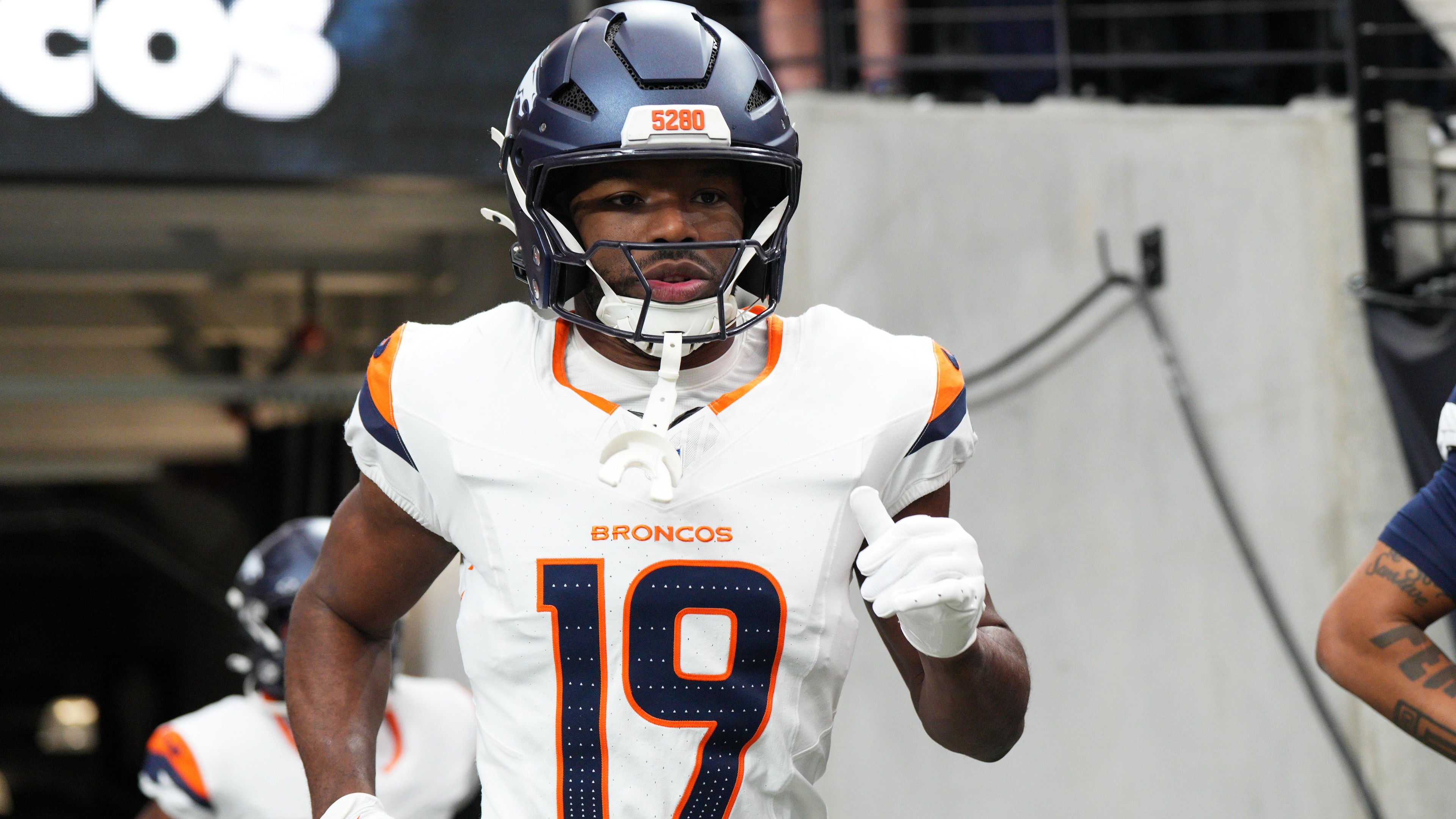 Broncos Raiders Football