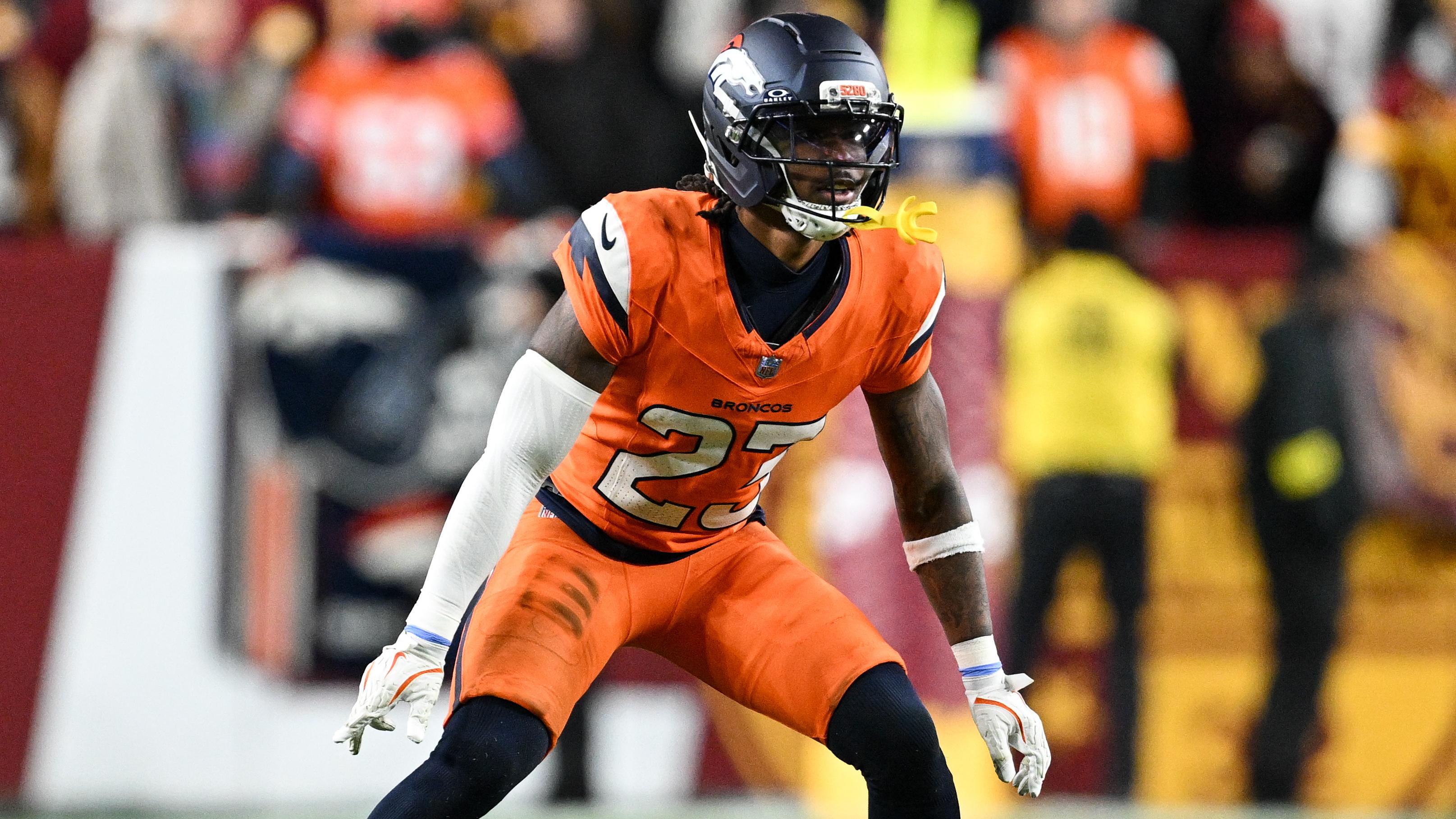 Broncos Commanders Football