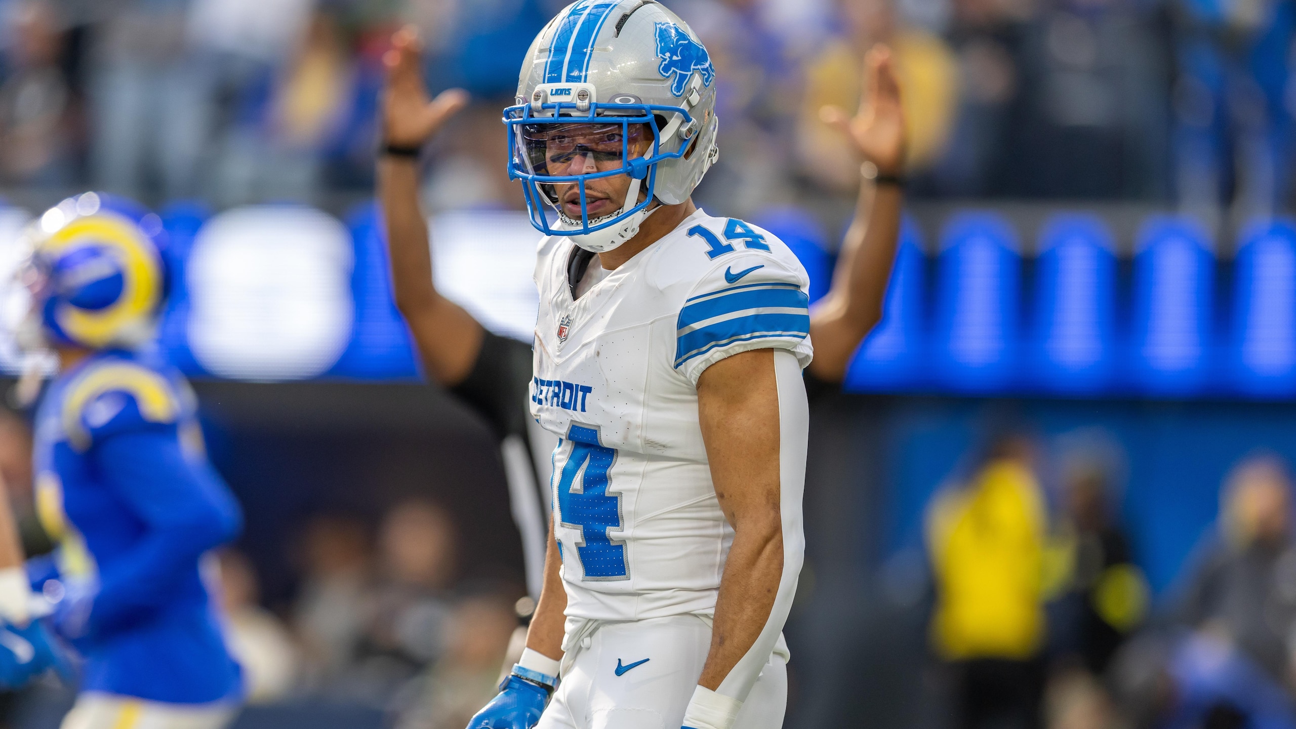 Lions Rams Football