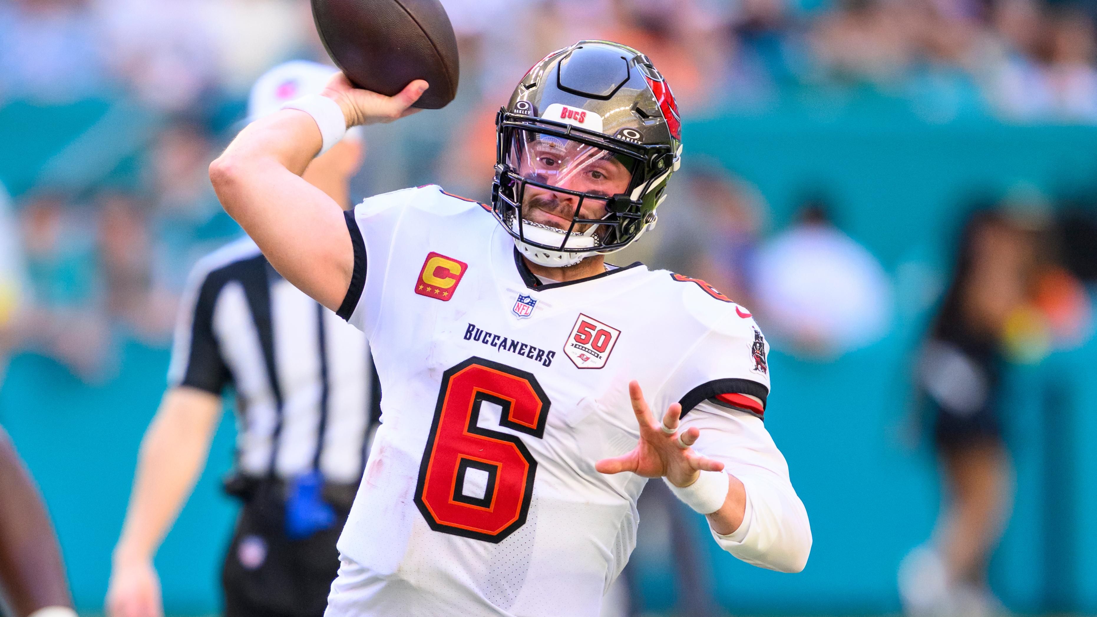 Buccaneers Dolphins Football