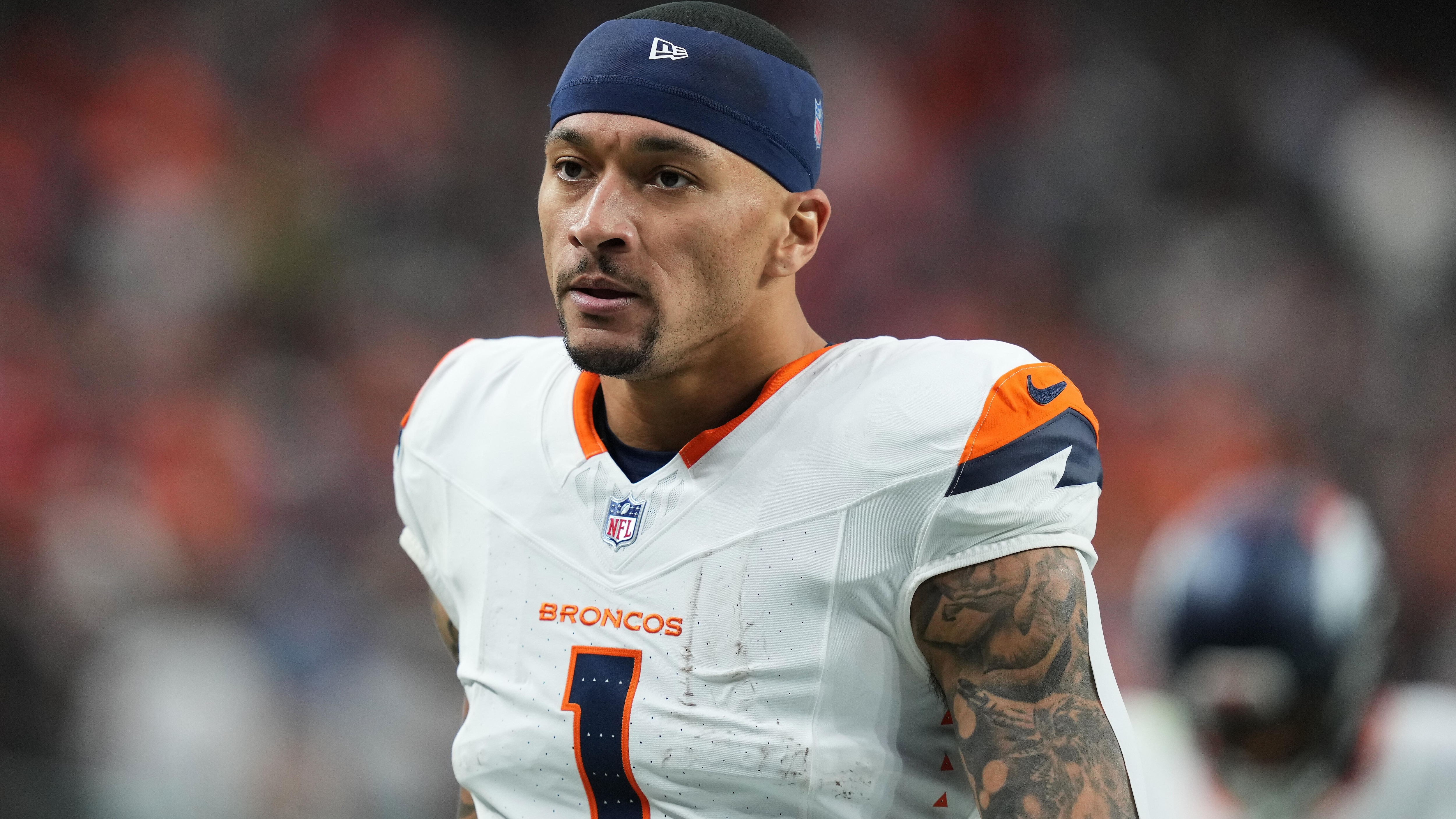 Broncos Raiders Football