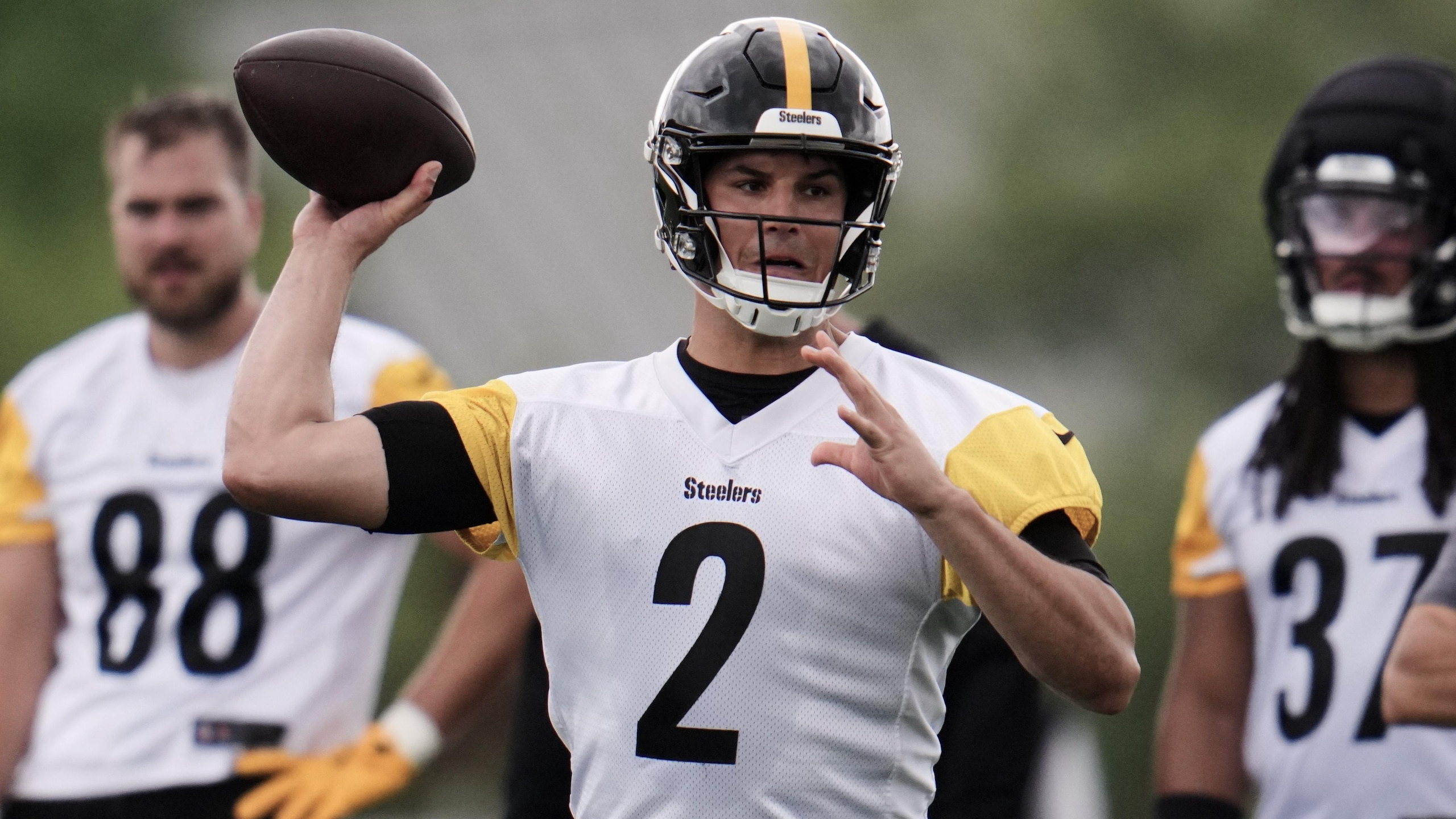 Steelers Behind Rodgers Football