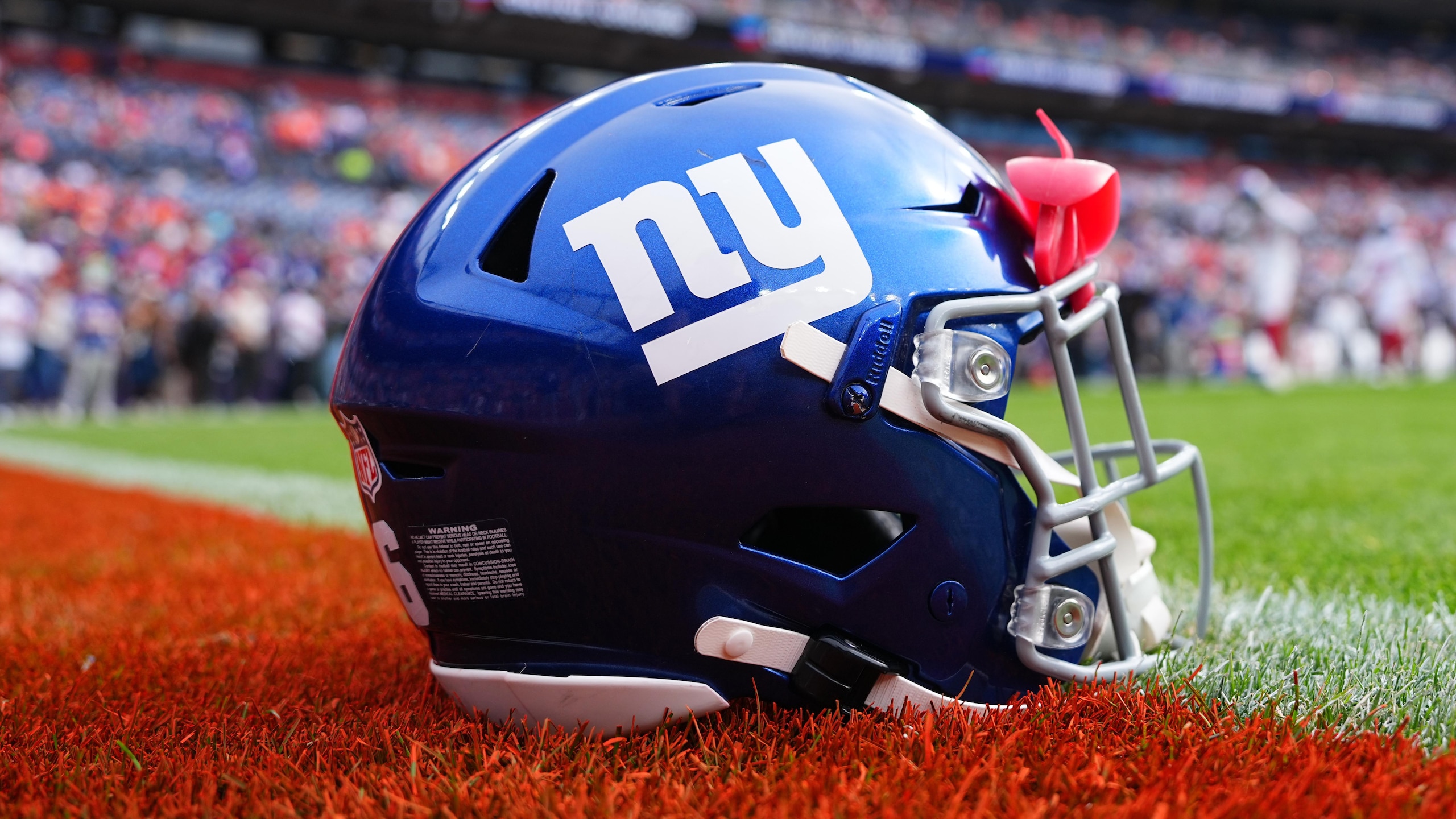 dropping loads football helmet image Pump and Inflation Needle Fit for SpeedFlex Riddell &Schutt Engineer your team with Dynasty Blueprint Some NFL players have larger
